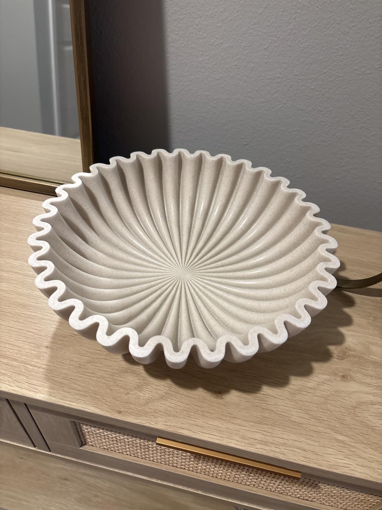 YMXYJM Large Decorative Bowl, Modern Handicraft Bowls for Home Decor, Fruit Bowl for Kitchen Counter, Ruffle Decor, Stylish Key Bowl for Entry Table, Artificial Stone Beige customer photo 2