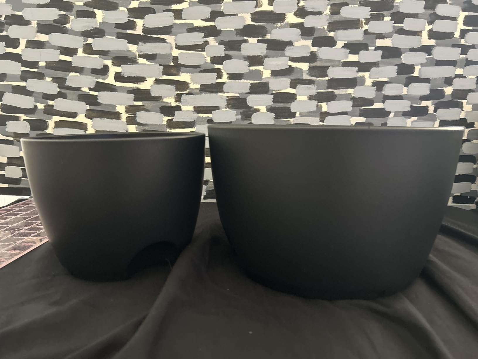 QRRICA Plant Pots 10/9/8/7.5/7 Inch Self Watering Pots, Set of 5 Plastic Planters with Drainage Holes and Saucers, All Black customer photo 2
