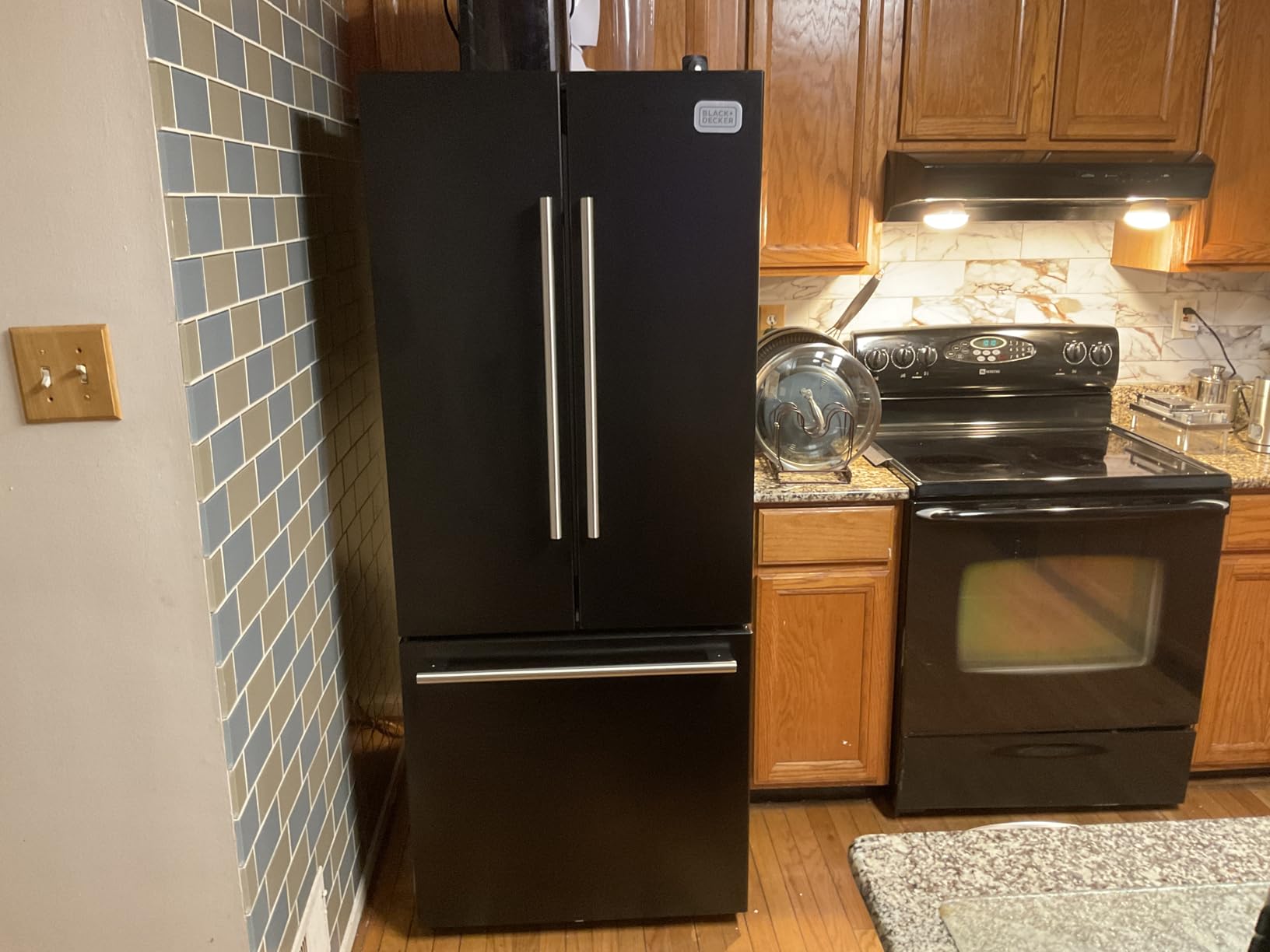 BLACK+DECKER 14 Cu. Ft. Convertible Freezer Refrigerator, Upright Freezer with Glass Shelves, ENERGY STAR rated, Frost Free, BUC1400XW, White customer photo 2
