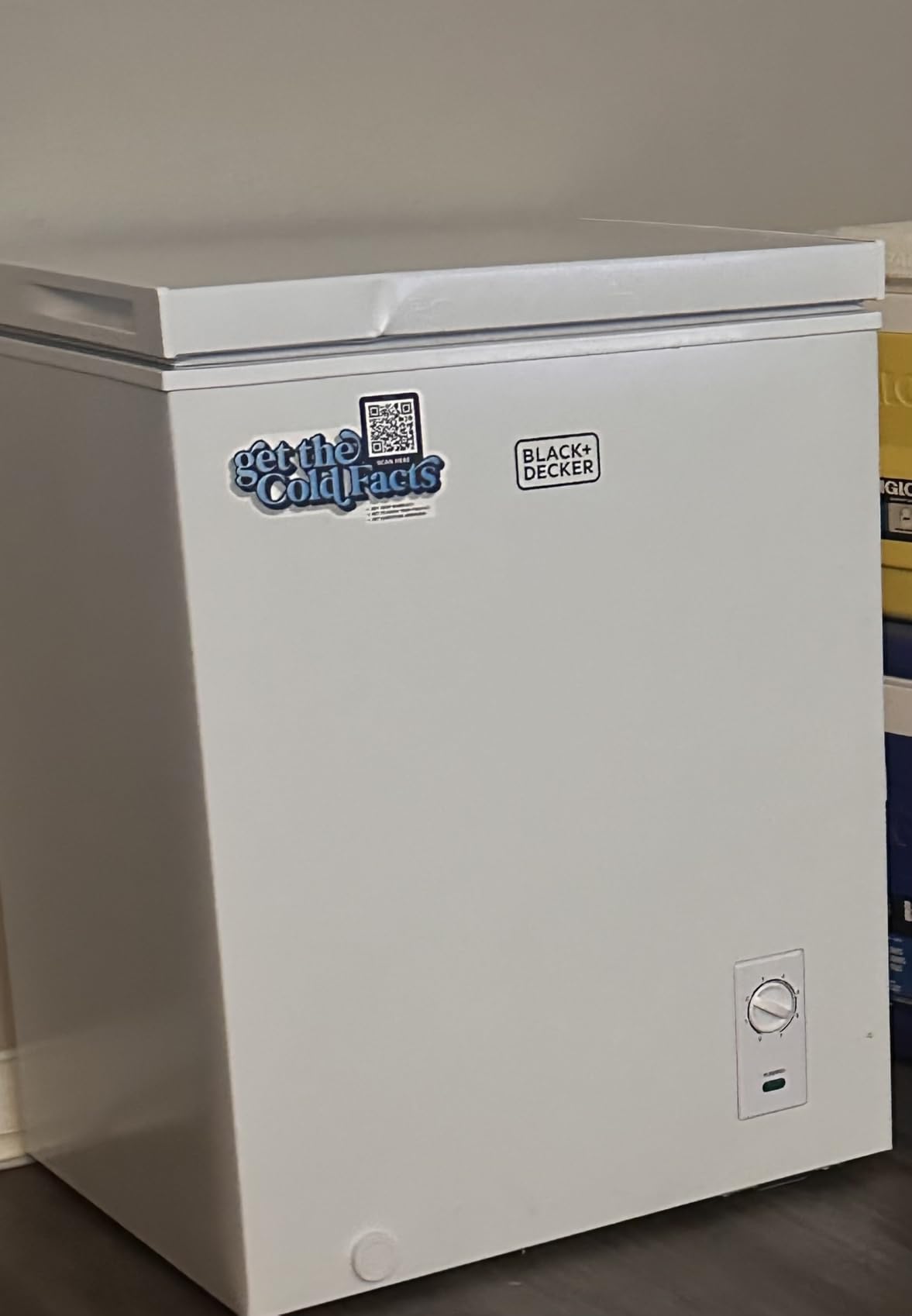 BLACK+DECKER 2.0 Cu. Ft. Compact Chest Freezer, Deep Freezer Holds Up To 70 Lbs. of Frozen Food, Removable Storage Basket, Manual Defrost, White customer photo 1
