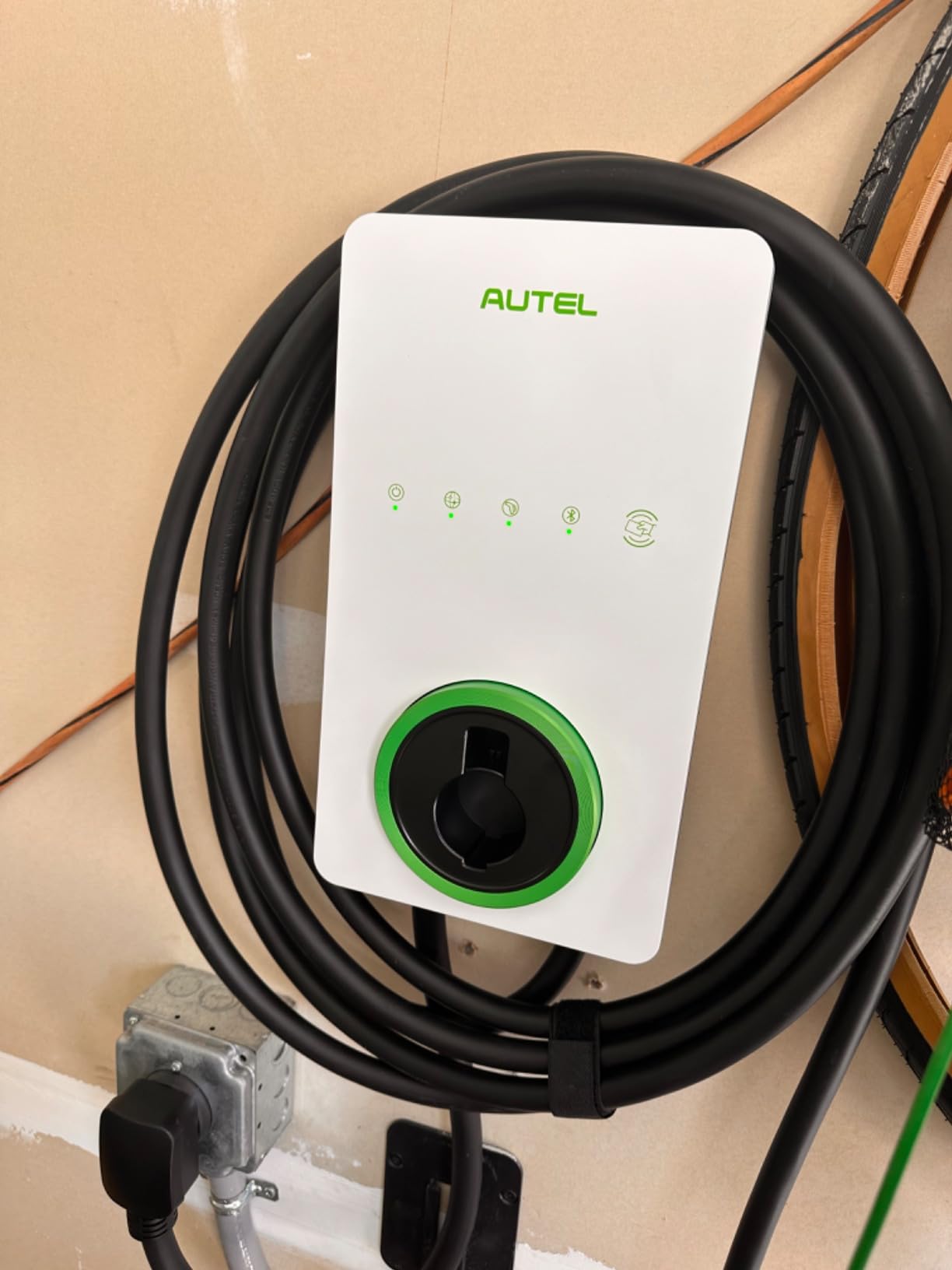 Autel Level 2 EV Charger 40 Amp Home Smart AI Electric Vehicle (EV) Charger, Wi-Fi and Bluetooth Enabled EVSE, with in-Body Holster and 25-Foot Cable NEMA 14-50 Plug(Dark Gray) customer photo 1