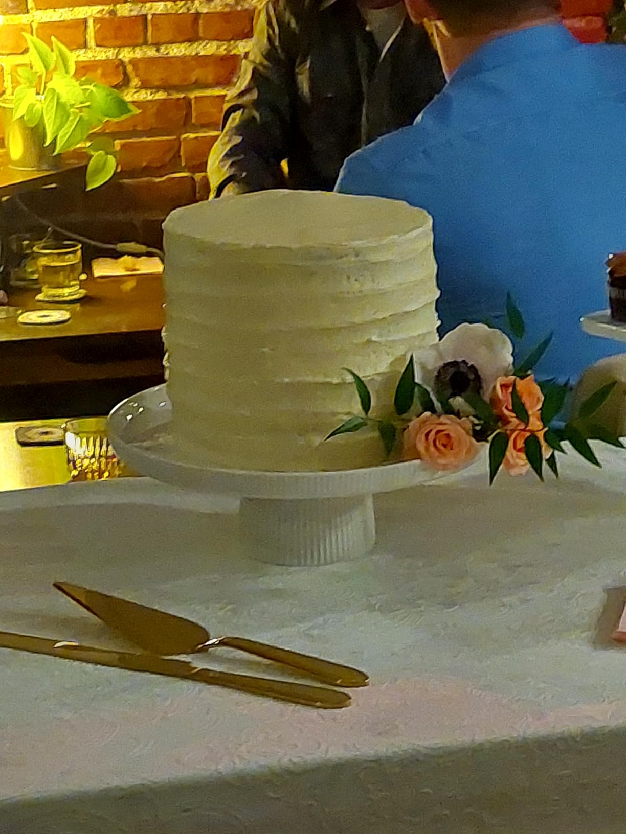 13 Inch Ceramic Cake Stand with Pedestal - White Round Cake Plate for Dessert Table Display, Elevated Cupcake Stand for Wedding, Birthday, Baby Shower, Tea Party, Holiday Entertaining customer photo 1