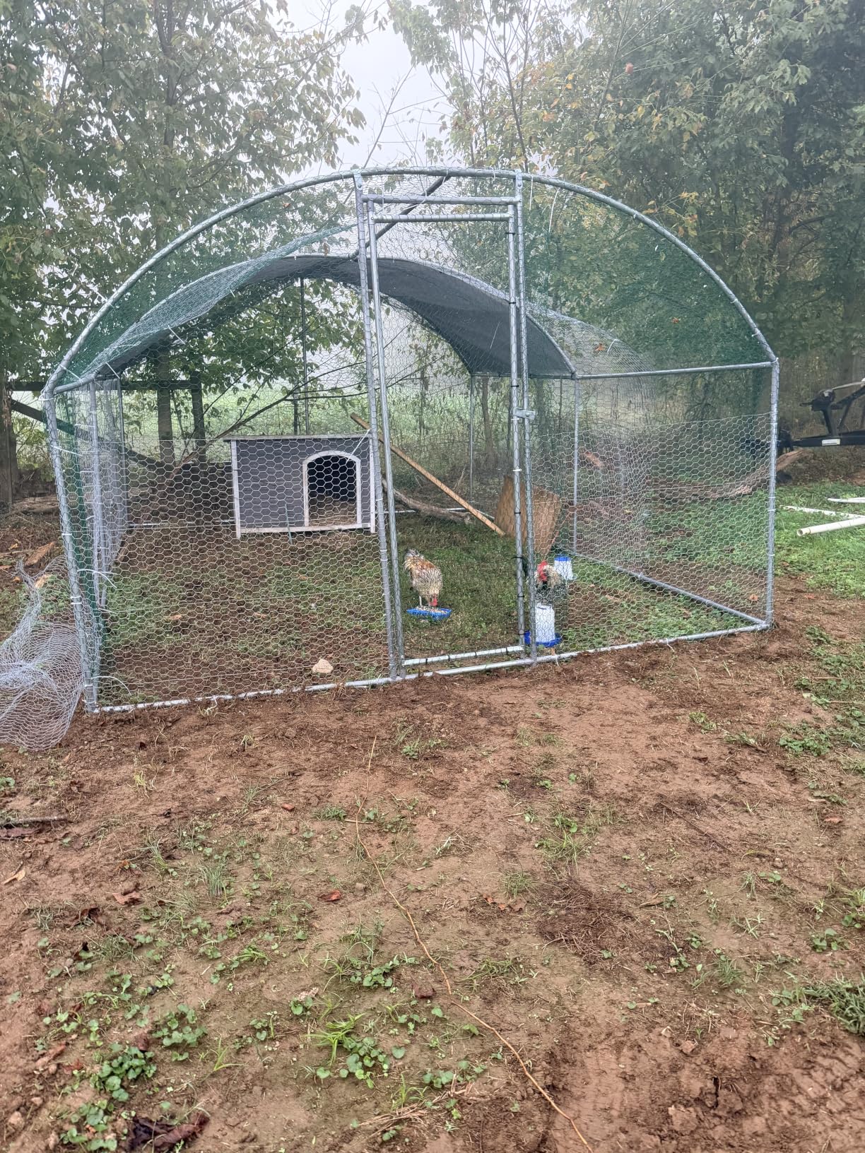VEVOR Large Metal Chicken Coop, 9.8x13.1x6.5 ft Large Walk in Chicken Runs for Yard with Cover, Hen House Enclosure with Security Lock, Outdoor Duck Rabbit Cage Poultry Pen for Backyard, Farm, Yard customer photo 1