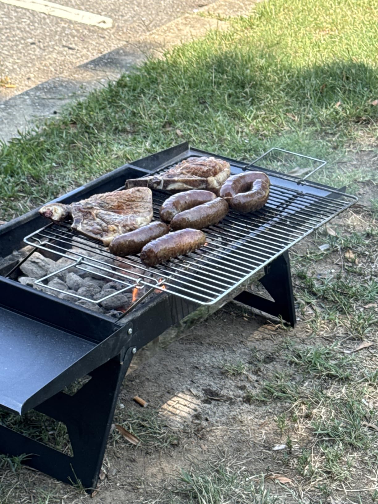 Charmline 14 x 9 inches Small Portable Charcoal BBQ Grill, Foldable Compact Camping Barbecue for 1-3 People, Ideal for Garden, Beach, Picnic & Tabletop Use customer photo 2