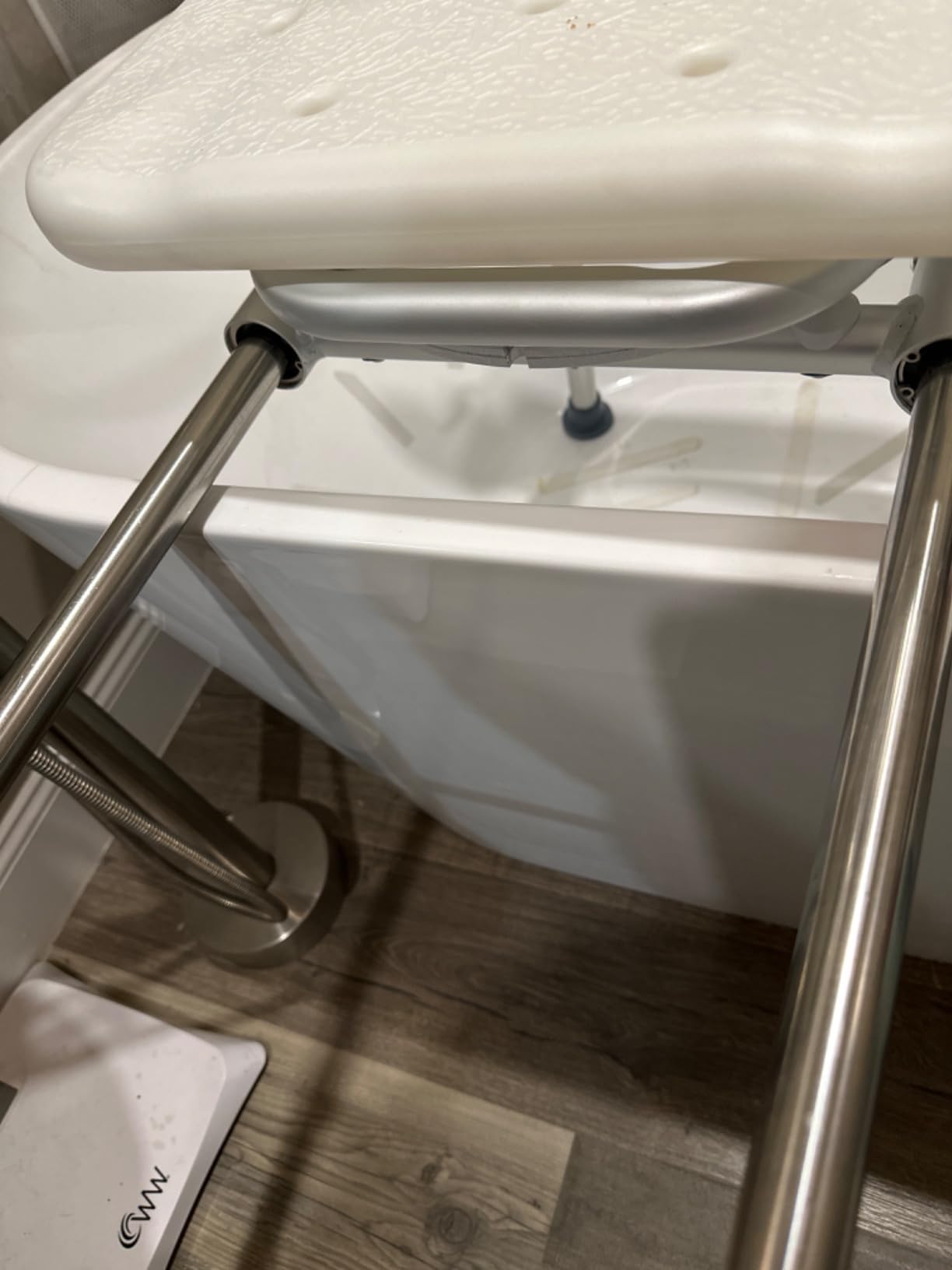 VEVOR Sliding Tub Transfer Bench with 360 Degree Swivel Seat, Height Adjustable Bathtub Transfer Bench with Armrest & Safety Belt, Non-Slip Rotating Shower Chair for Elderly Disabled, 400LBS Capacity customer photo 2