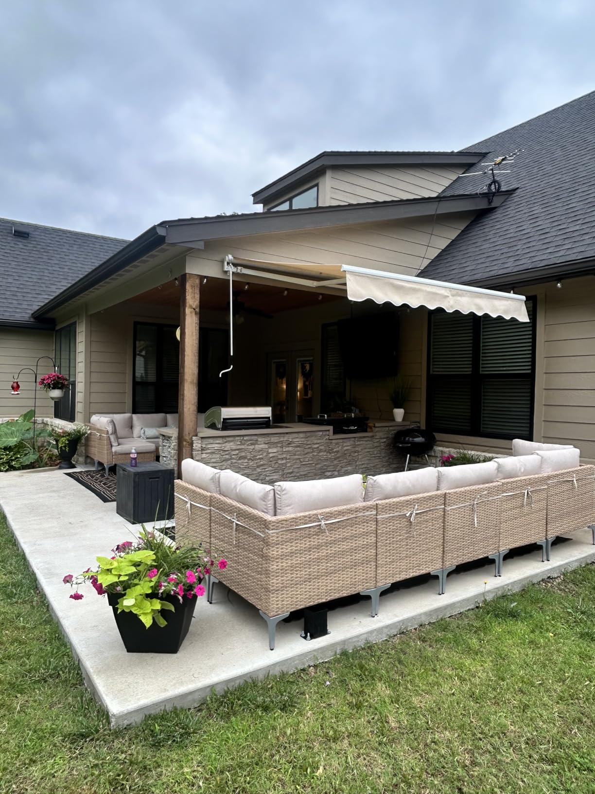 Yardenaler 12x10 FT Manual Retractable Outdoor Patio Awning, Window Sun Shade Shelter with Crank Handle & Canopy for Deck, Backyard, Garden, Balcony, Gray customer photo 2