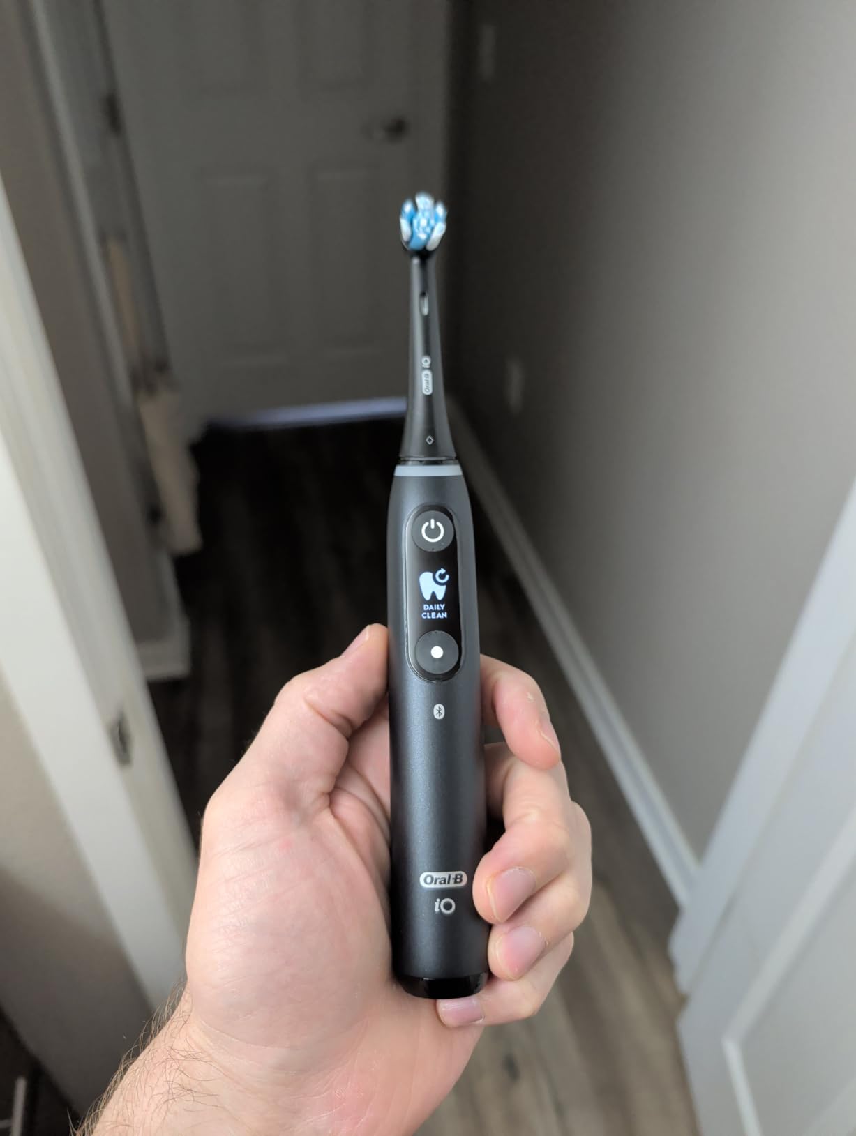 Oral-B iO Deep Clean + Protect Rechargeable Electric Toothbrush, Black, iO Series 7, 2 Replacement Brush Heads, Charging Travel Case (package may vary) customer photo 2