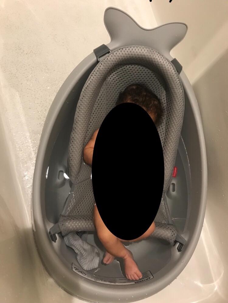 Skip Hop Baby Bath Tub 4-in-1 Grow with Baby Infant to Toddler Bathtub with Supportive Sling and Sit-Up Support Wave Age 0m+ customer photo 1