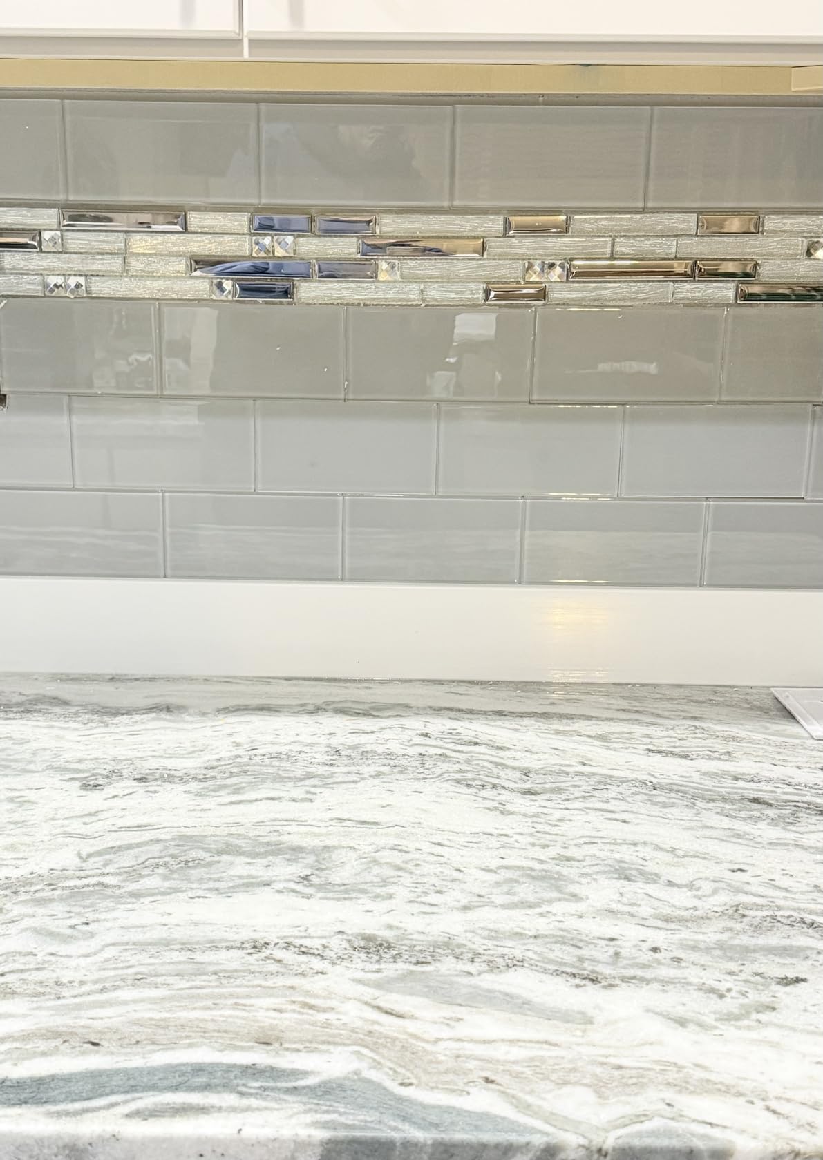 White Glass Mosaic Subway Tile for Kitchen Backsplash and Bathroom Wall, 5 Sheets Glossy Glass Tile, 11.9 x 11.7 in, 5 Sq.Ft., Heat and Water Resistant for Shower, Fireplace, Accent Wall customer photo 1