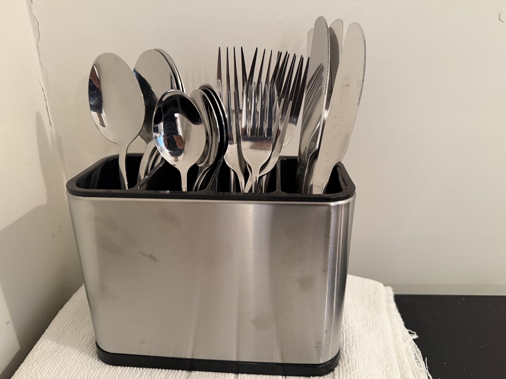 PHILIPALA 20 Piece Gold Silverware Set, Stainless Steel Flatware Set for 4 Food Grade Novelty Flatware Cutlery Utensil Set Include Knife Fork Spoon Mirror Polished Dishwasher Safe customer photo 1