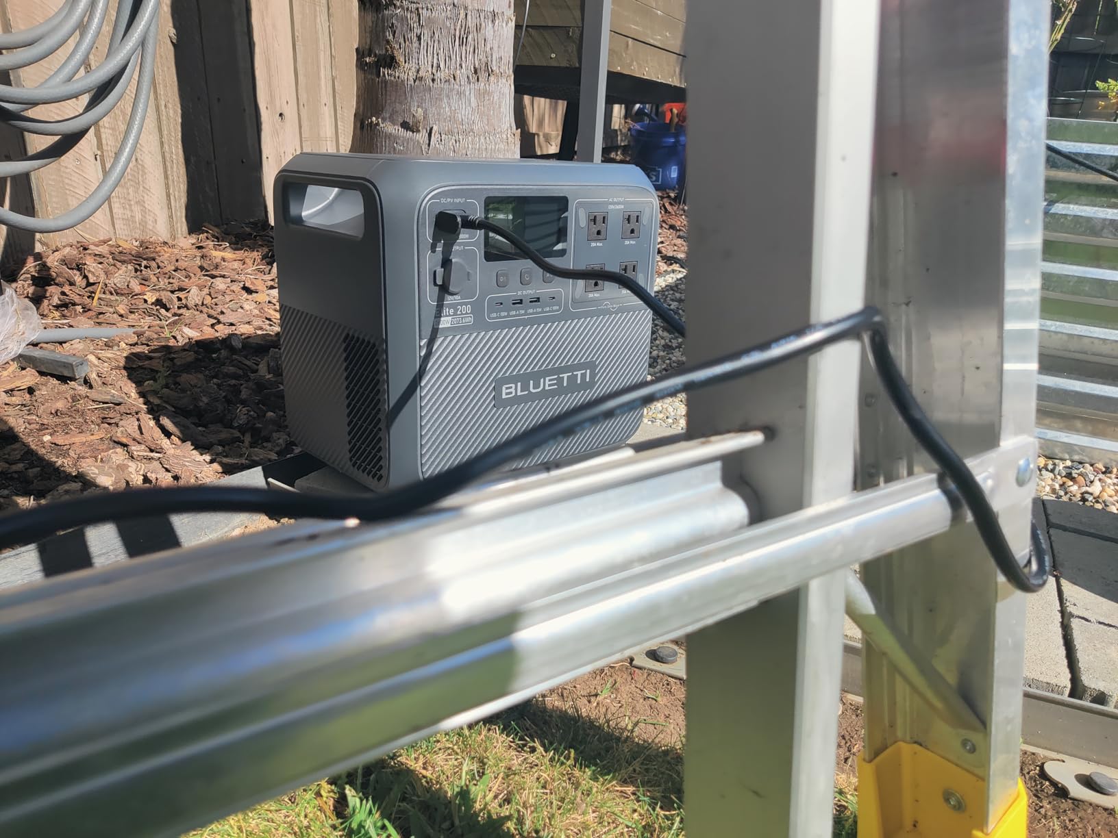 BLUETTI Elite 200 V2 Solar Generator & 200W Solar Panel Included 2073.6Wh | Battery Backup w/ 4 2600W AC Outlets 3900W Power Lifting, Fast Charge Portable Power Station For Camping, Off-grid, Emergency customer photo 1