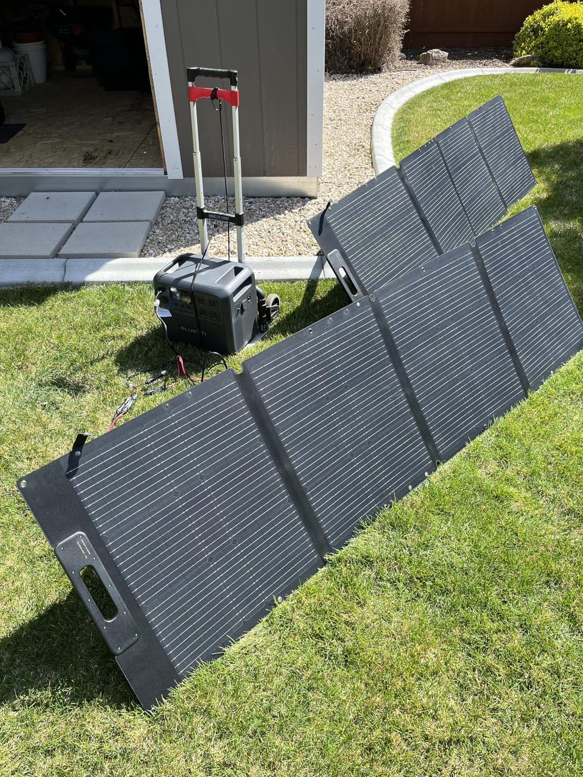 BLUETTI Elite 200 V2 Solar Generator & 200W Solar Panel Included 2073.6Wh | Battery Backup w/ 4 2600W AC Outlets 3900W Power Lifting, Fast Charge Portable Power Station For Camping, Off-grid, Emergency customer photo 2