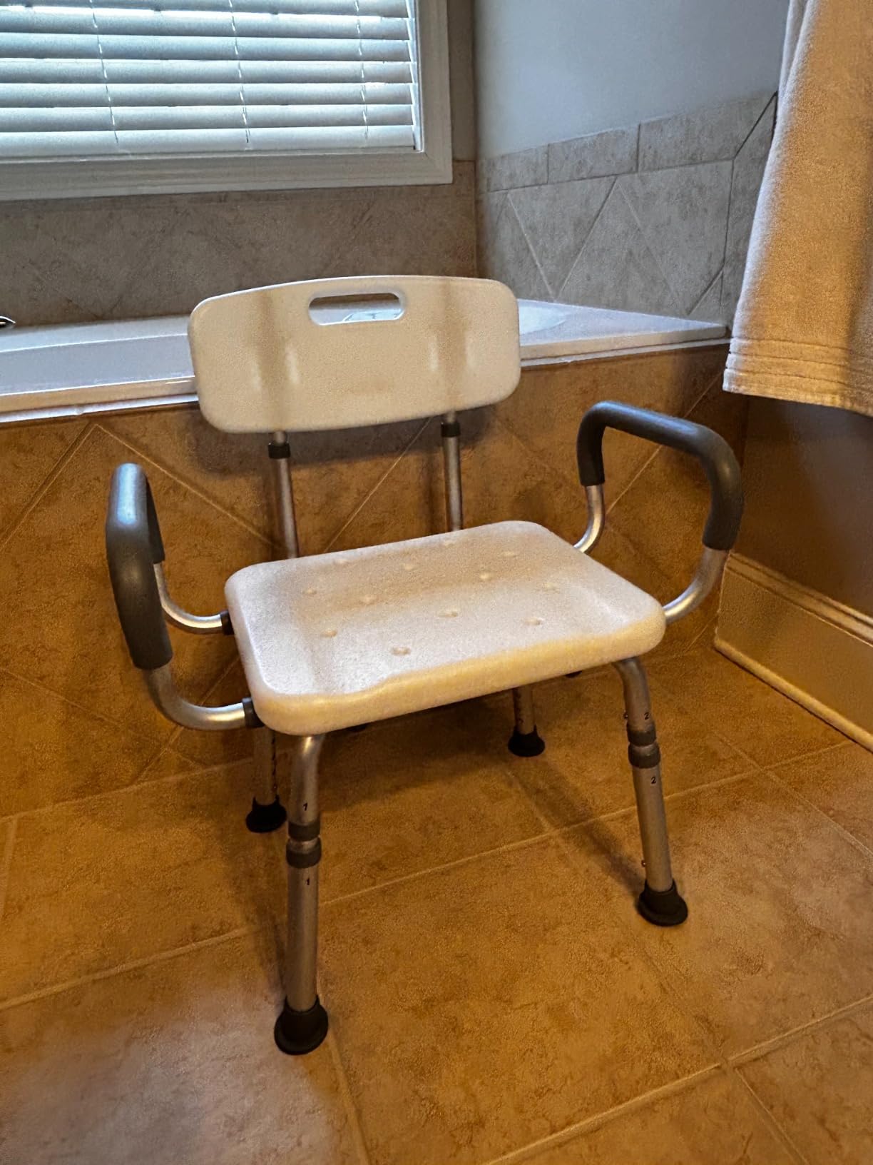 soundfuse Shower Chair for Inside Shower with Arms and Back, Aluminum Frame | Height Adjustable, 400 Lbs Heavy Duty Bath Seat, Non-Slip Feet, Shower Chairs for Elderly and Disabled, Tool-Free Asssembly customer photo 1