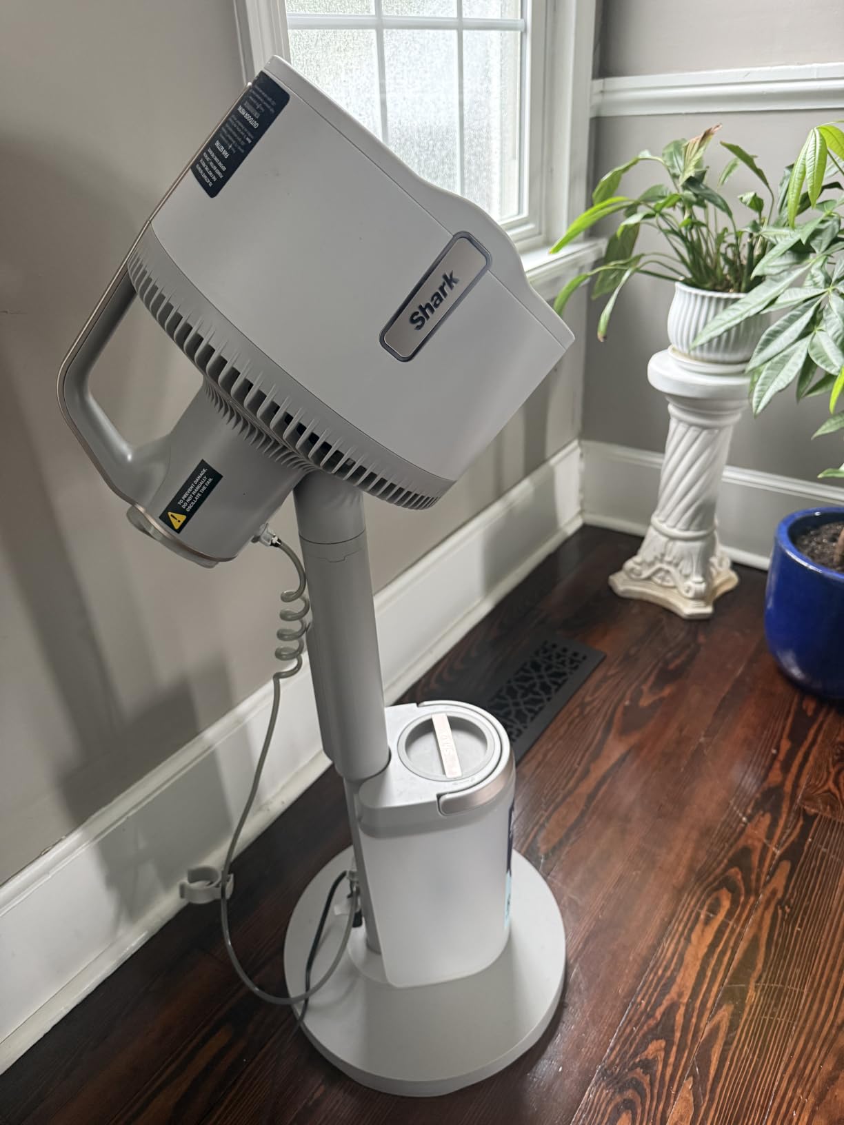 Shark FlexBreeze Pro Mist Fan, Indoor & Outdoor Oscillating Cooling Fan with Misting for Home & Patio, Floor & Tabletop, Portable Cordless & Corded, 24Hr Battery, Remote, Charcoal Grey, FA302 customer photo 1