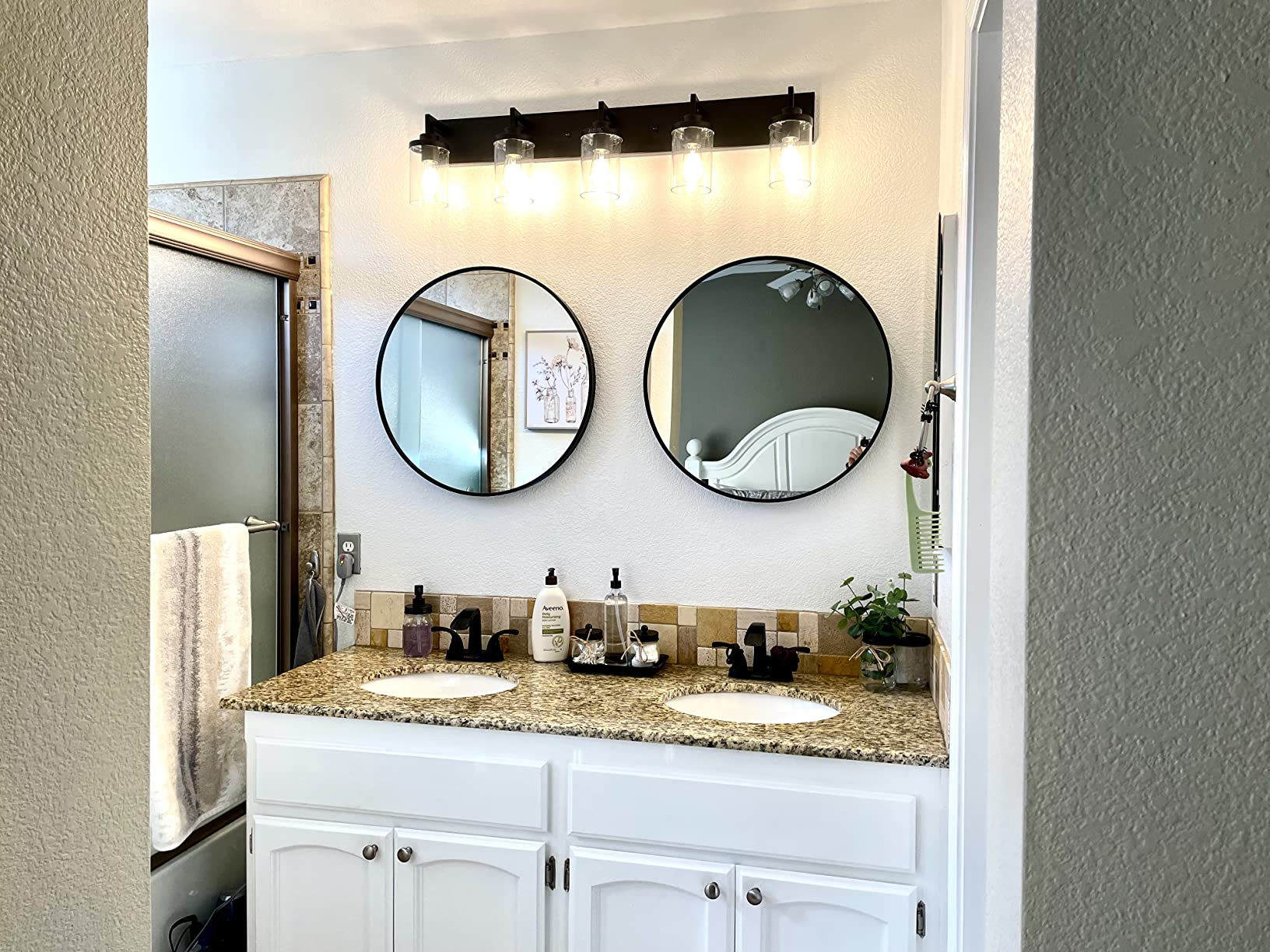 Oruii Round Mirror, 24 inch Silver Circle Mirror, Brushed Nickel Metal Frame | High Definition, Waterproof, Rust-resistant, Round Mounted Mirrors for Bathroom, Living Room, Bedroom, Hallway, Vanity, Wall Décor customer photo 1