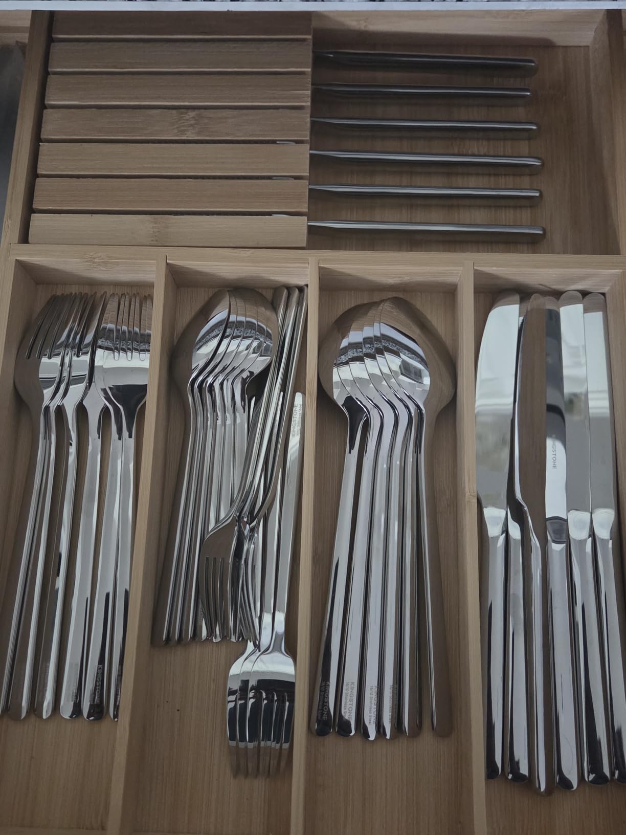 KINGSTONE Gold Silverware Set, 40 Piece Flatware Cutlery Set for 8, 18/10 Stainless Steel Silverware Mirror Polished Dishwasher Safe for Home, Restaurant, Wedding, Party (Gold, 40 pieces for 8) customer photo 1