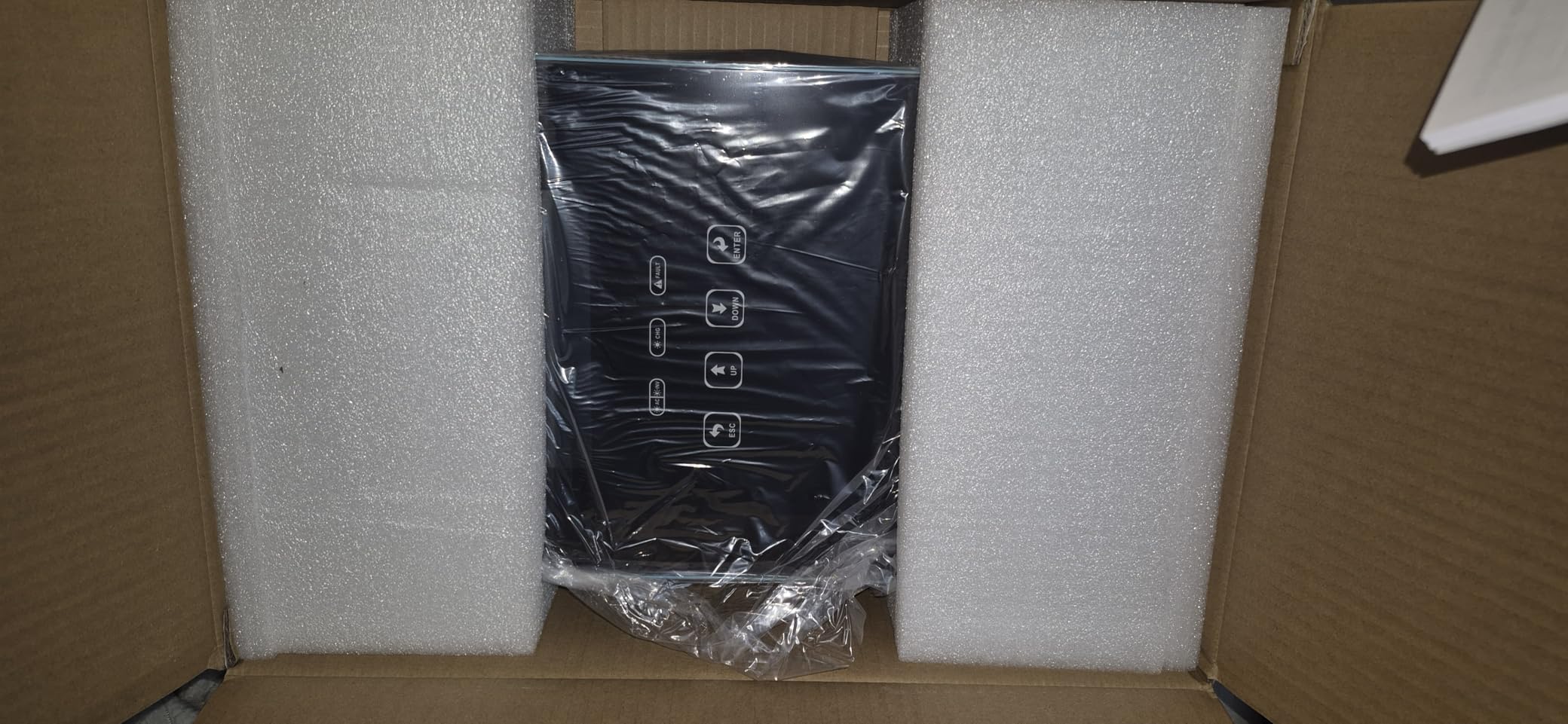 Y&H 4000W Hybrid Solar Inverter DC24V 120VAC Pure Sine Wave Output Battery-Free Starting, Built-in 140A MPPT Charger, 6.25