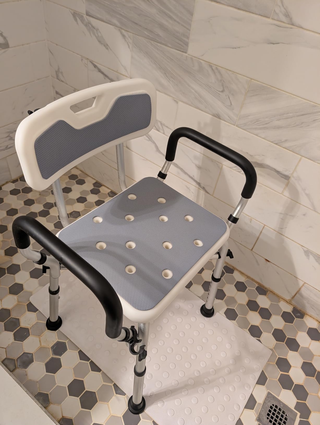 BRITULIF Adjustable Shower Chair with Arms & Back, Stable Heavy Duty 550lbs Safety Bathtub Seat with Non-Slip Feet, Rust-Resistant Aluminum Frame & Tool-Free Assembly for Elderly & Disabled customer photo 1