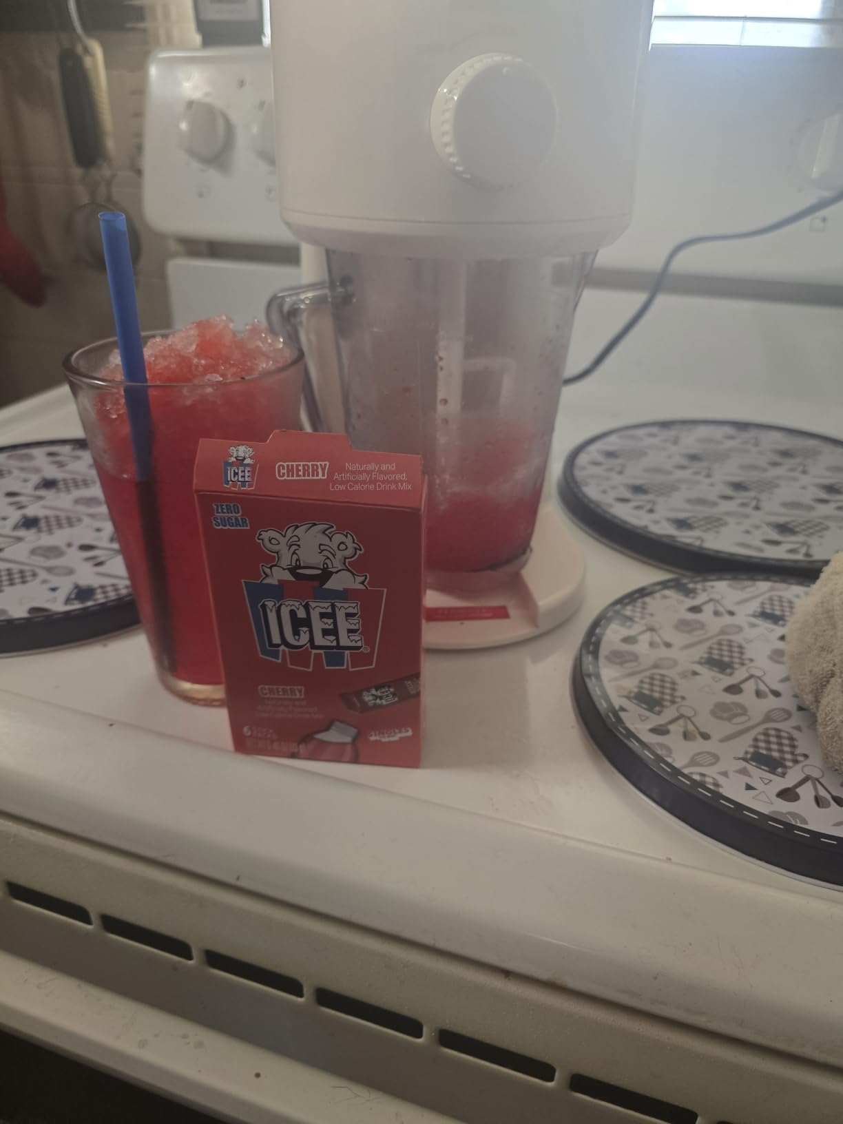 Dash Deluxe Shaved Ice & Slushy Maker, Electric Ice Shaver, Aqua | Snow Cone Machine, Slushie Machine & Frozen Drink Maker for Home, 32 oz Pitcher customer photo 1