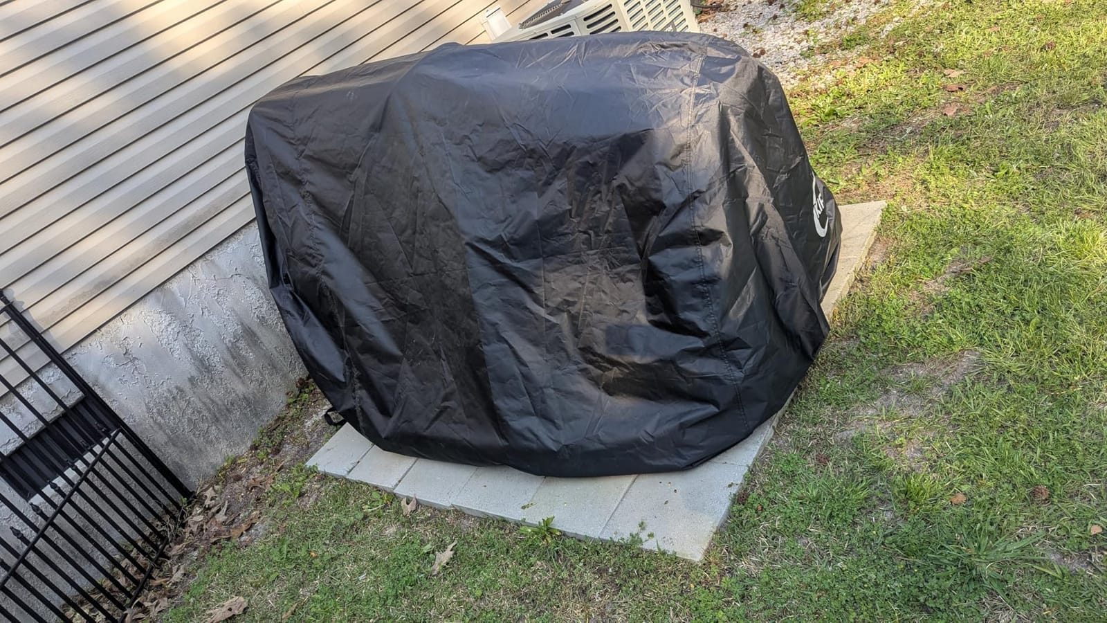 Kipiea Outdoor 600D Lawn Mower Cover Waterproof, UV & Tear-Resistant with 4 Buckles and 2 Drawstrings for Most Push Lawn Mowers customer photo 1