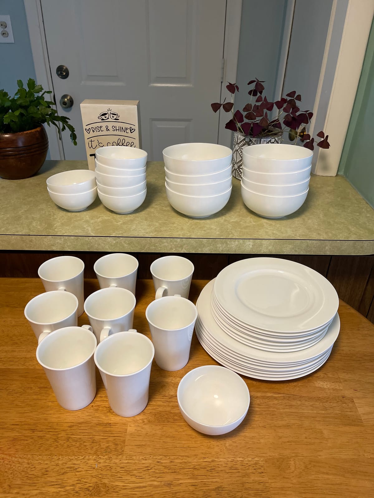 Mikasa Trellis Bone China Lightweight Chip Resistant 40 Piece Dinnerware Set, Service for 8 customer photo 1