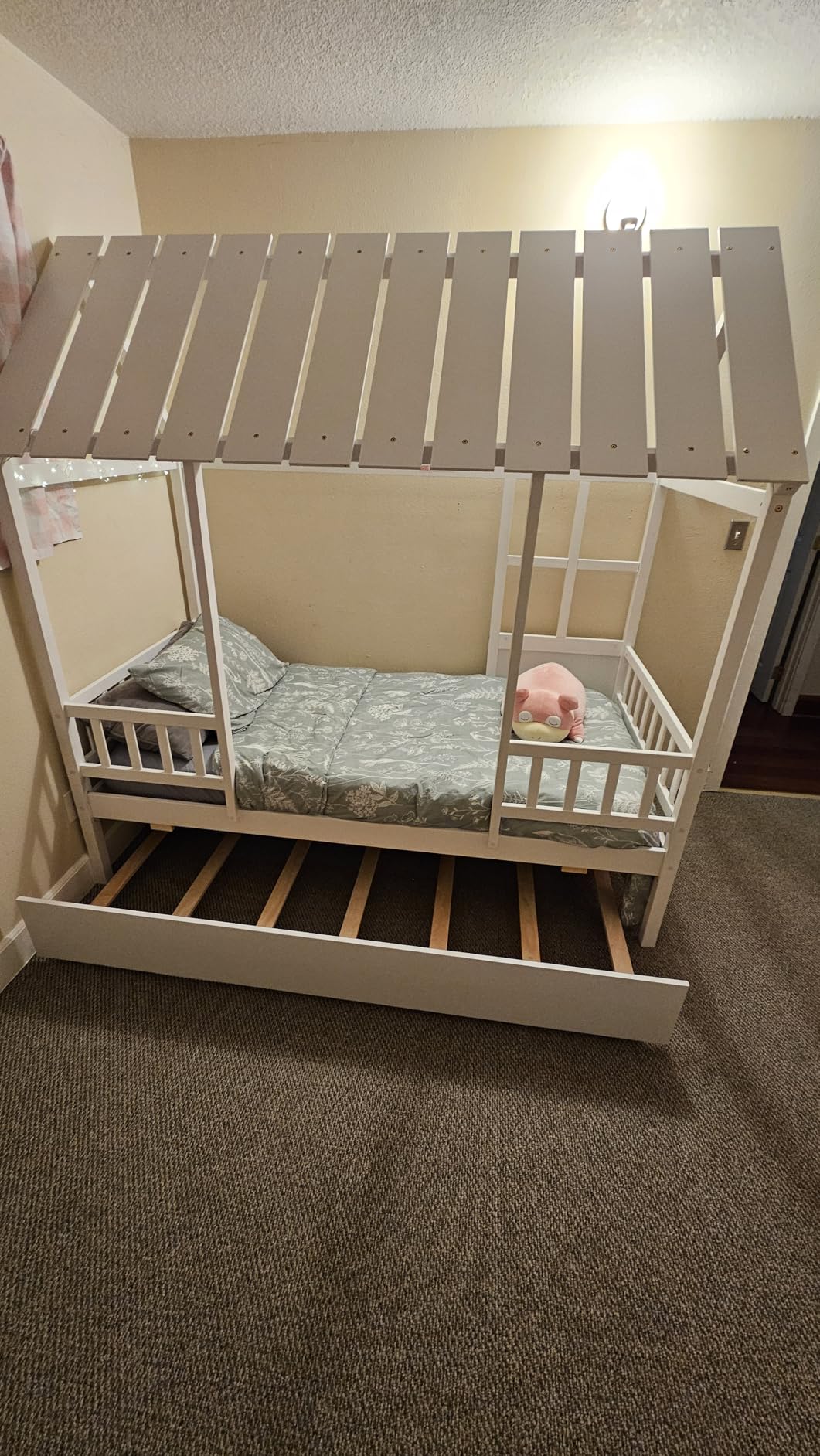 Giantex Twin House Bed with Trundle Bed Twin, Wooden Montessori Bed Frame with Roof & Safety Guardrail for Kids, Teens, Boys or Girls, White customer photo 2