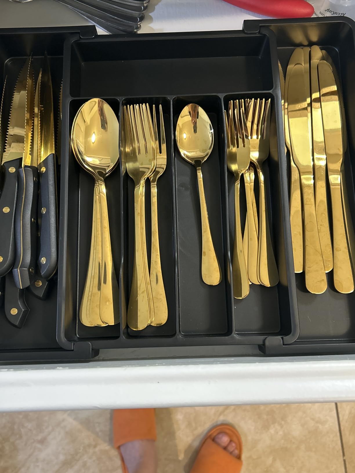 Astercook 24-Piece Silverware Set with Steak Knives Gold Flatware Set for 4 Food-Grade Stainless Steel Cutlery Set Mirror Polished Utensils Set Include Spoons and Forks for Home Kitchen Restaurant customer photo 1