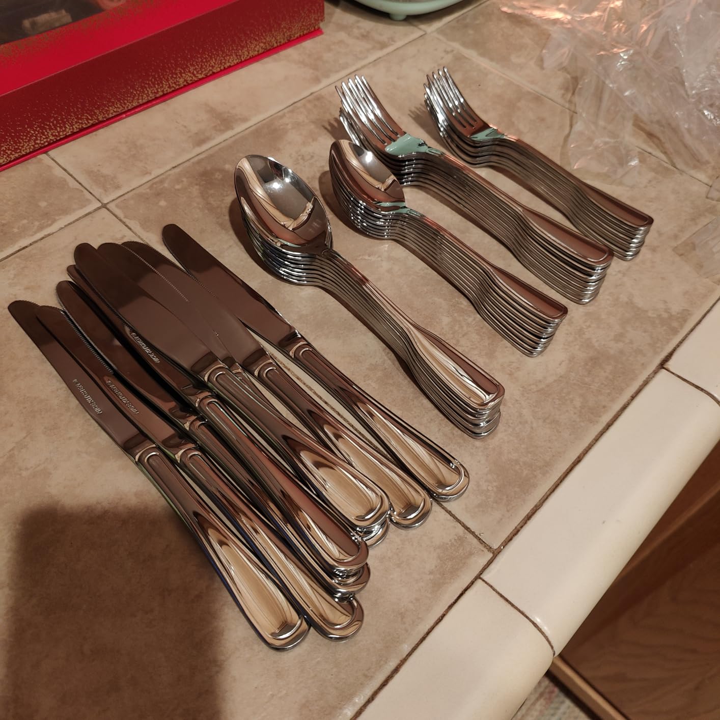 Silverware Set for 8, 40 Piece Utensils Stainless Steel Flatware Set | Boston Style Mirror Polished Spoons and Forks Set for Kitchen, Dishwasher Safe customer photo 2