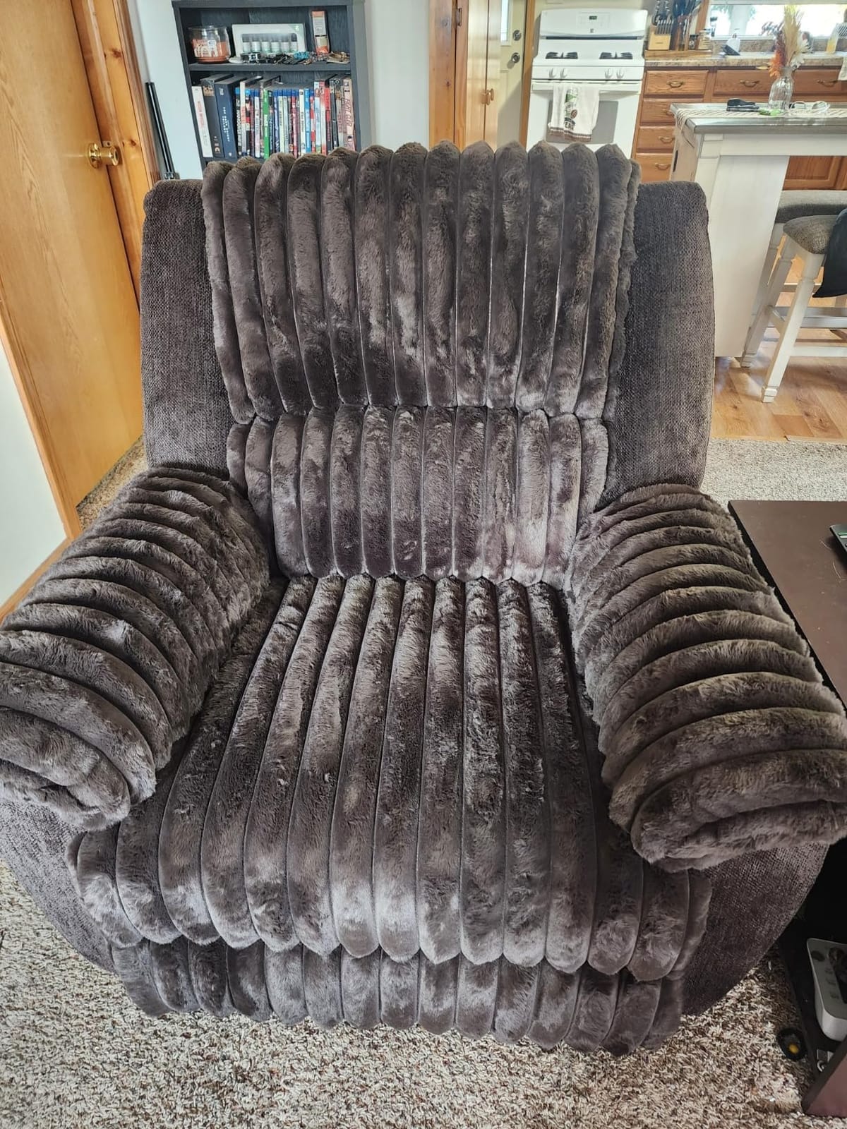 Oversized Power Recliner Zero Gravity with USB Port for Big Man Faux Fur Electric Extra Large Reclining Chairs for Living Room Soft Lumbar Support, 26