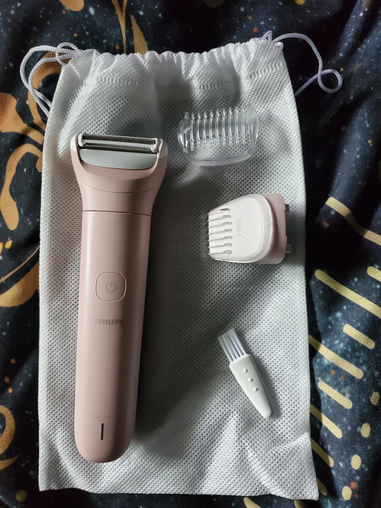Philips Lady Shaver Series 6000 - Cordless, Wet & Dry Electric Shaver, 3-Blade Shaving System, for Legs, Body & Bikini, 80 Mins. Runtime, Model BRL137/00 customer photo 1