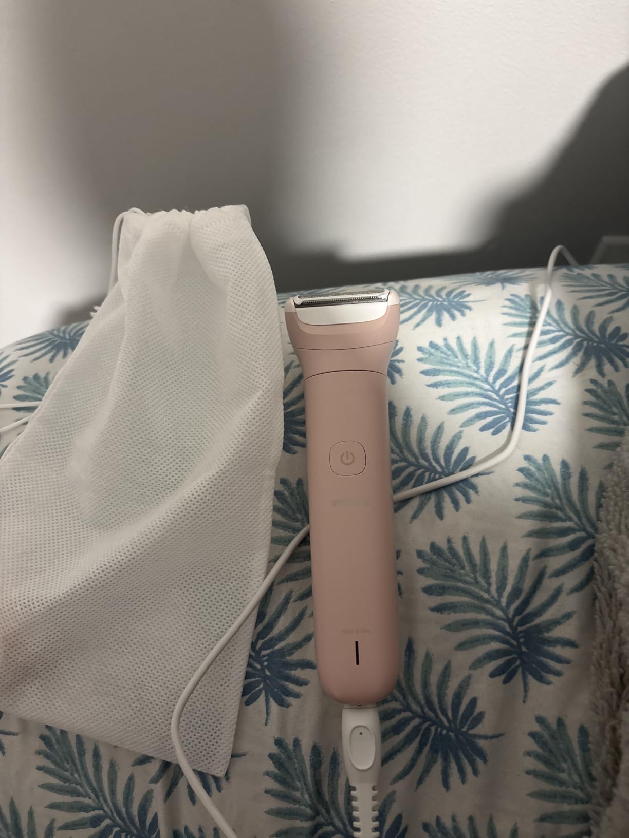 Philips Lady Shaver Series 6000 - Cordless, Wet & Dry Electric Shaver, 3-Blade Shaving System, for Legs, Body & Bikini, 80 Mins. Runtime, Model BRL137/00 customer photo 2