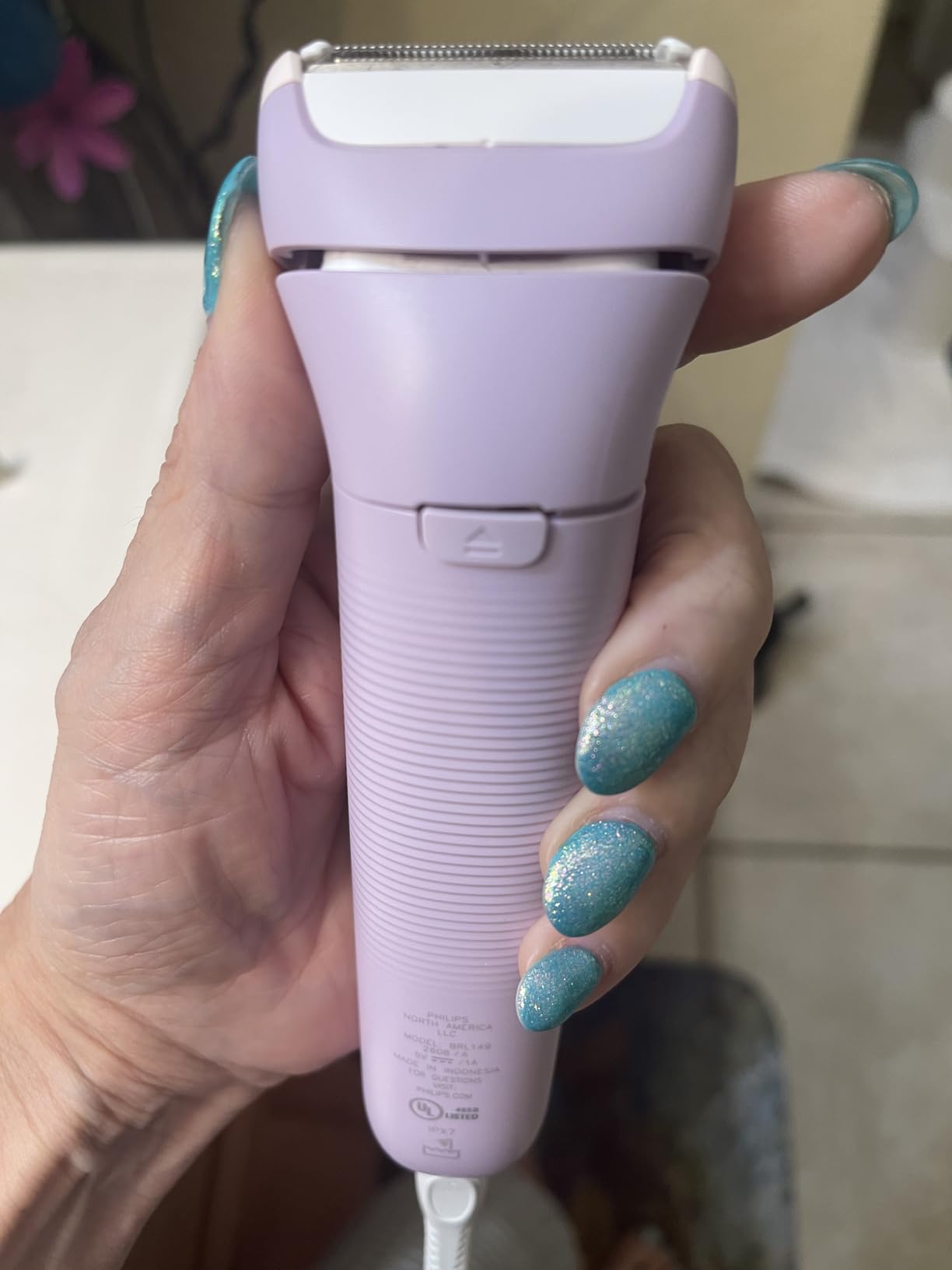Philips Lady Shaver Series 8000 - Cordless, Wet & Dry Electric Shaver, 3-Blade Shaving System, Flexible Shaving Head, LED Light, for Legs, Body & Bikini, 100 Mins. Runtime customer photo 2