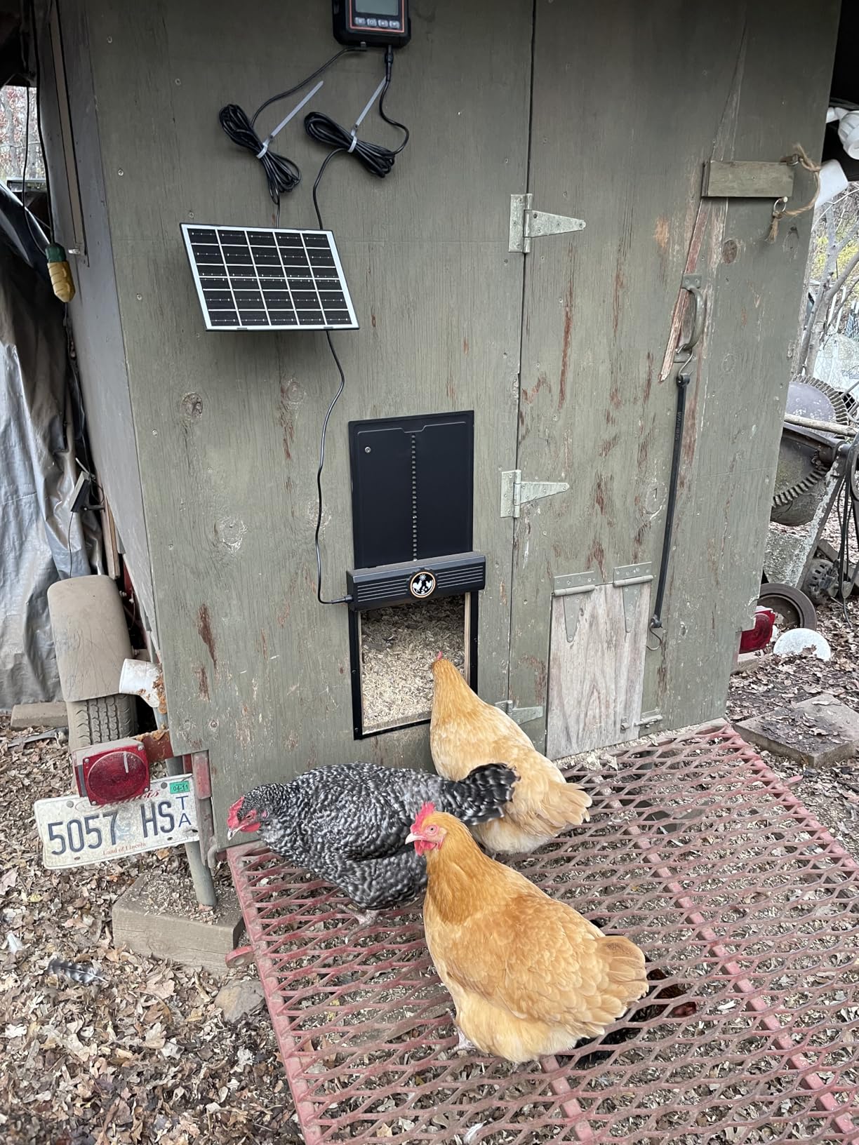 Automatic Chicken Coop Door with Camera, WiFi App Control, Solar Powered Smart Chicken Door with HD Night Vision, 5000 mAh Battery, Anti-Pinch Safety, Smart Alerts, Space-Saving Roll-Up Design customer photo 1