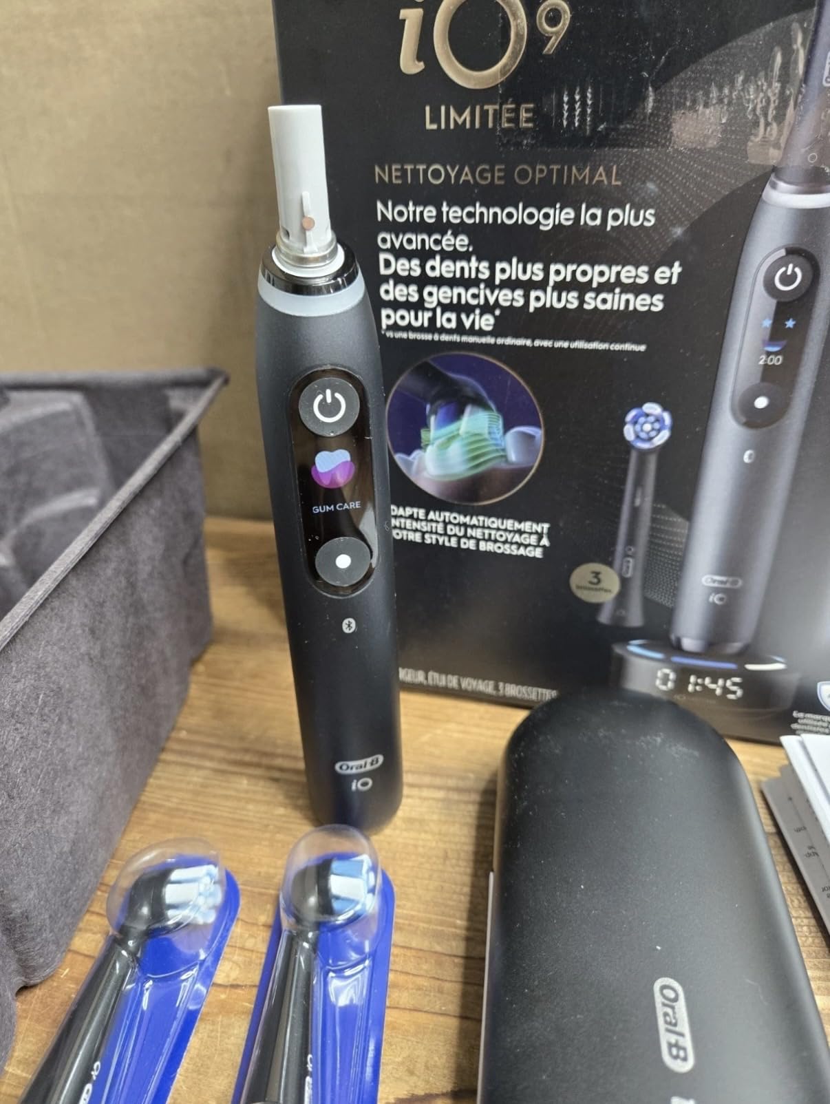 Oral-B Rechargeable Electric Toothbrush, iO9 Limited Ultimate Clean, 7 Cleaning Modes, Interactive Display, iSense Charger, Charging Travel Case, Visible Pressure Sensor, 3 Brush Heads, Black customer photo 2