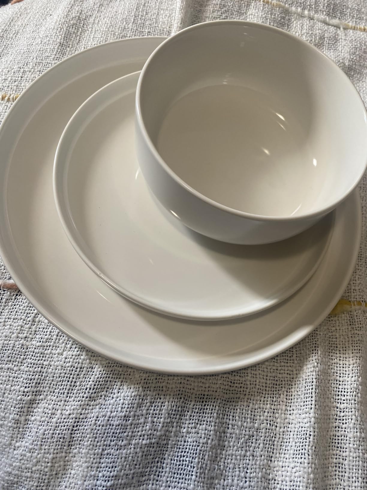 EWFEN Plates and Bowls Sets, 12 Pieces Ceramic Dinnerware Set for 4, Stoneware Dishware Dishes Set, Scratch Resistant Dishes Set, Dishwasher & Microwave Safe, White customer photo 2