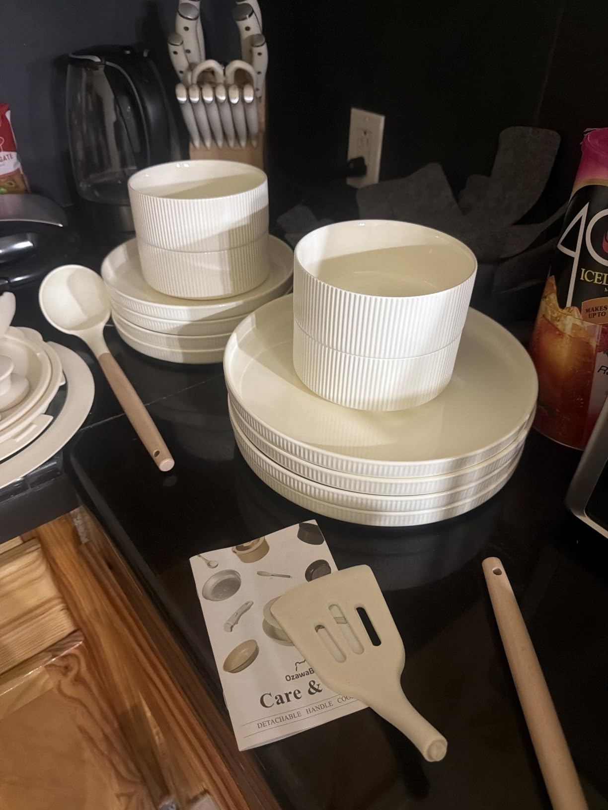 TheTerra Ceramic Dinnerware Set for 4, 12-Piece Plates and Bowls Set customer photo 2