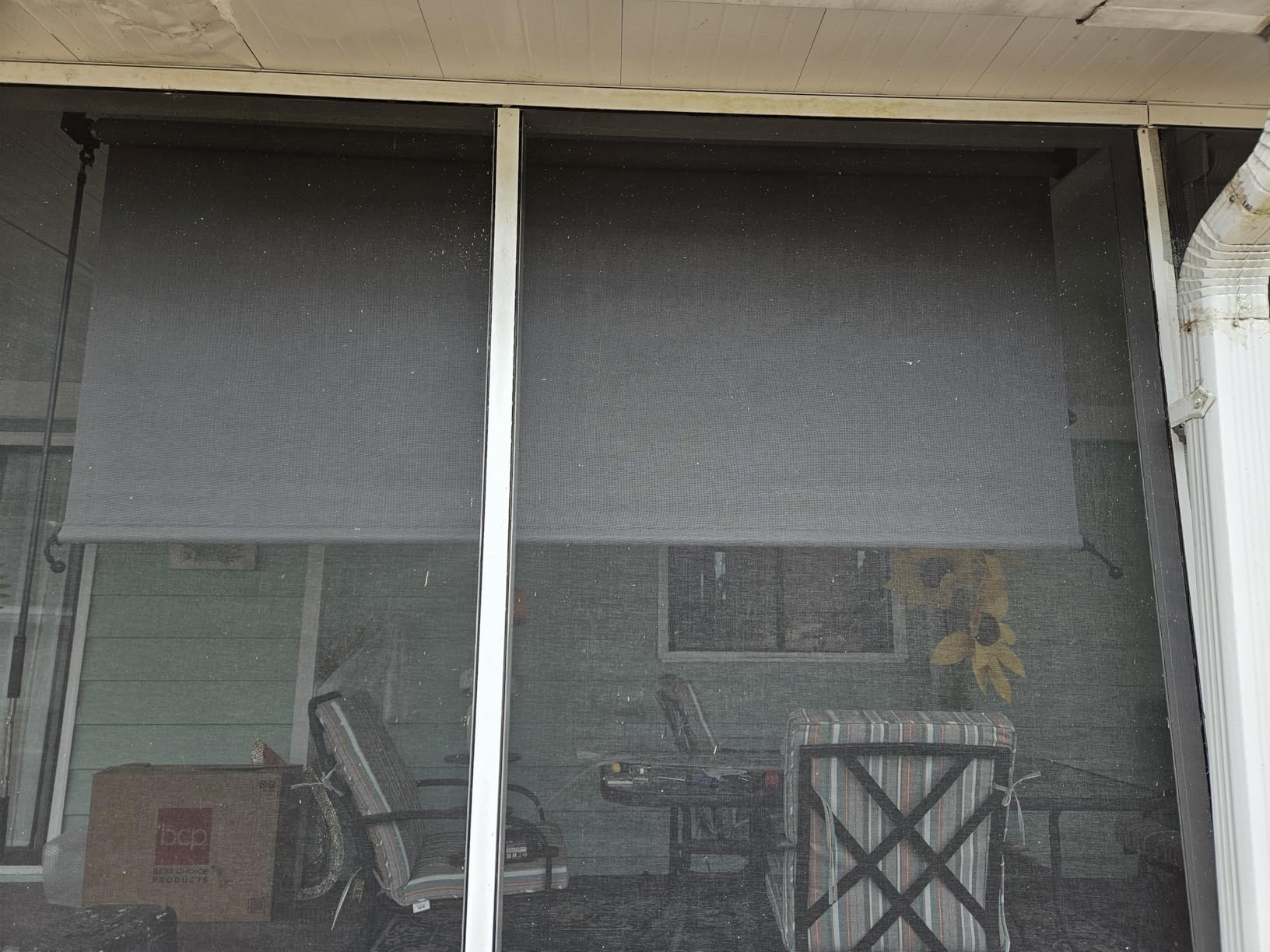 Custom Size Outdoor Roller Shade, Cordless Patio Shades Roll Up Outdoor Blinds with 5% Openness Solar Fabric Light Filtering for Porch, Gazebo, Pergola, White customer photo 1