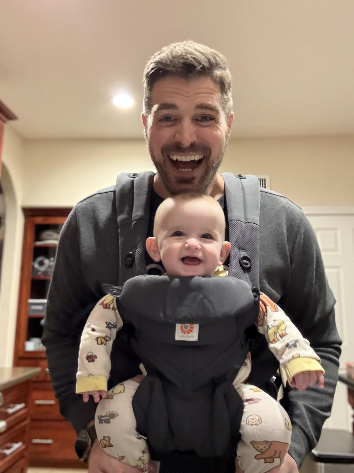 Ergobaby Omni Classic Baby Carrier for Newborn to Toddlers 0-48 Months | 4-Position Breathable Mesh Baby Carrier with Ergonomic Support, Fits 7-45 lbs, Soft Olive customer photo 2