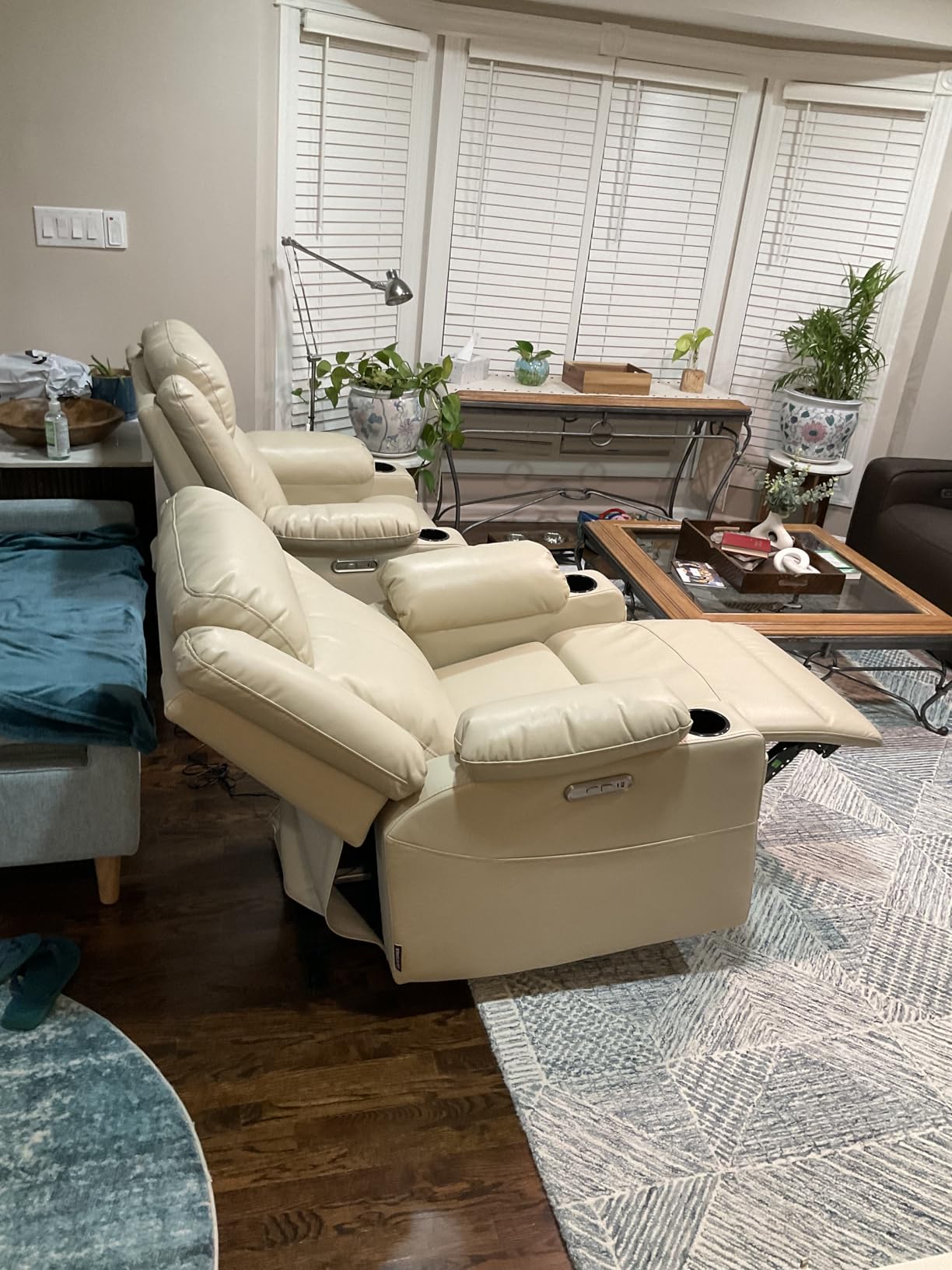 EONIX Zero Clearance Wall Hugger Power Recliner, Small, Cream White customer photo 1