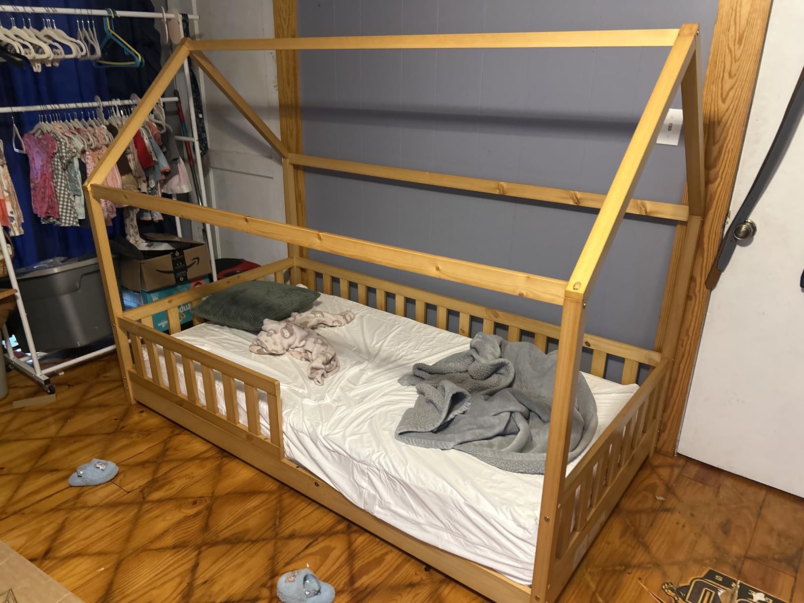Jocisland Twin Size House Bed for Kids, Montessori 100% Wooden Floor Bed Frame with Guardrails, Removable Rails, Playhouse Roof, Easy Assembly, Toddler Floor Bed for Boys & Girls, Natural Wood customer photo 2