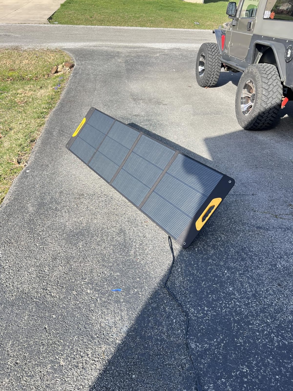 BougeRV 200W Portable Solar Panel, N-Type Foldable Solar Charger Fiberglass | 200W Solar Panel, Fiberglass Layer, Foldable Charging Design, 25% High Efficiency, IP65 Protection for Camping RV, Off-Grid customer photo 2
