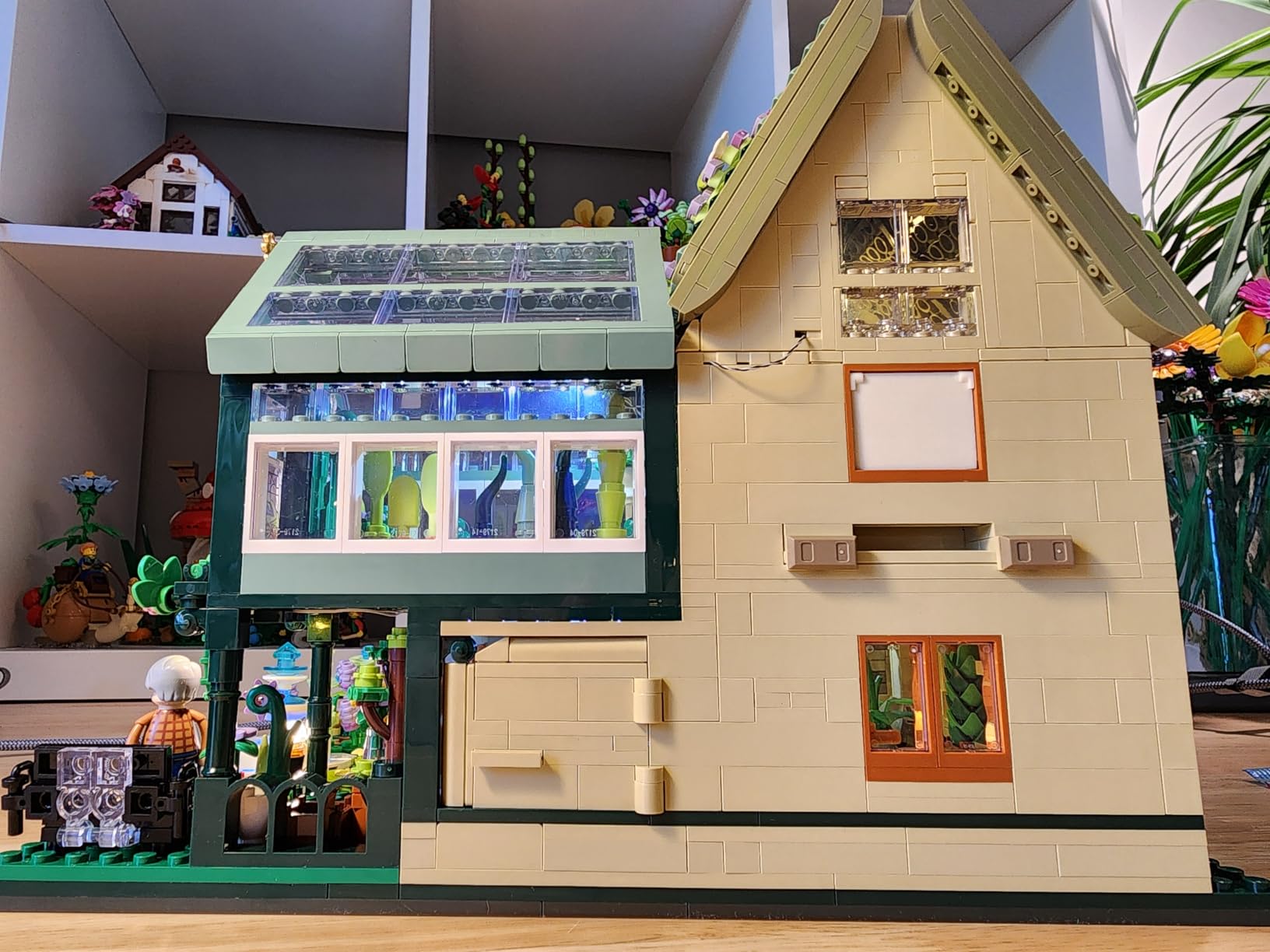 Lumibricks Garden Cottage Lighting Building Bricks Set - 2787 Pcs Cabin | Garden Cabin House Construction Building Model Set for Adults and Cabin Model Lovers, Home and Office Decor customer photo 1