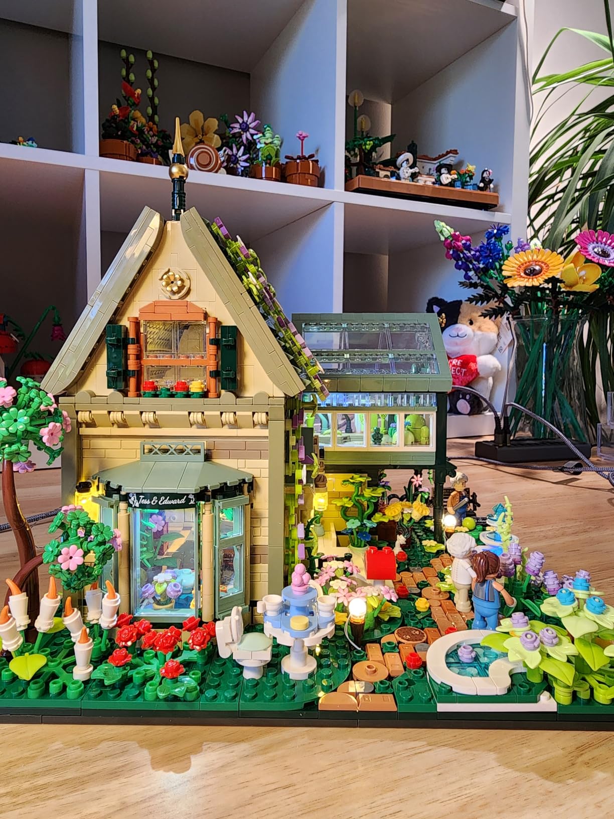 Lumibricks Garden Cottage Lighting Building Bricks Set - 2787 Pcs Cabin | Garden Cabin House Construction Building Model Set for Adults and Cabin Model Lovers, Home and Office Decor customer photo 2