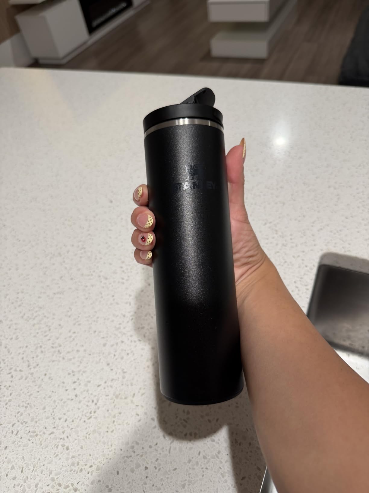 STANLEY Transit FlipTop Mug | Leakproof Coffee Travel Cup | Vacuum Insulated Stainless Steel | Stays Hot or Cold for Hours | BPA-Free | 16 oz | Dried Pine customer photo 1