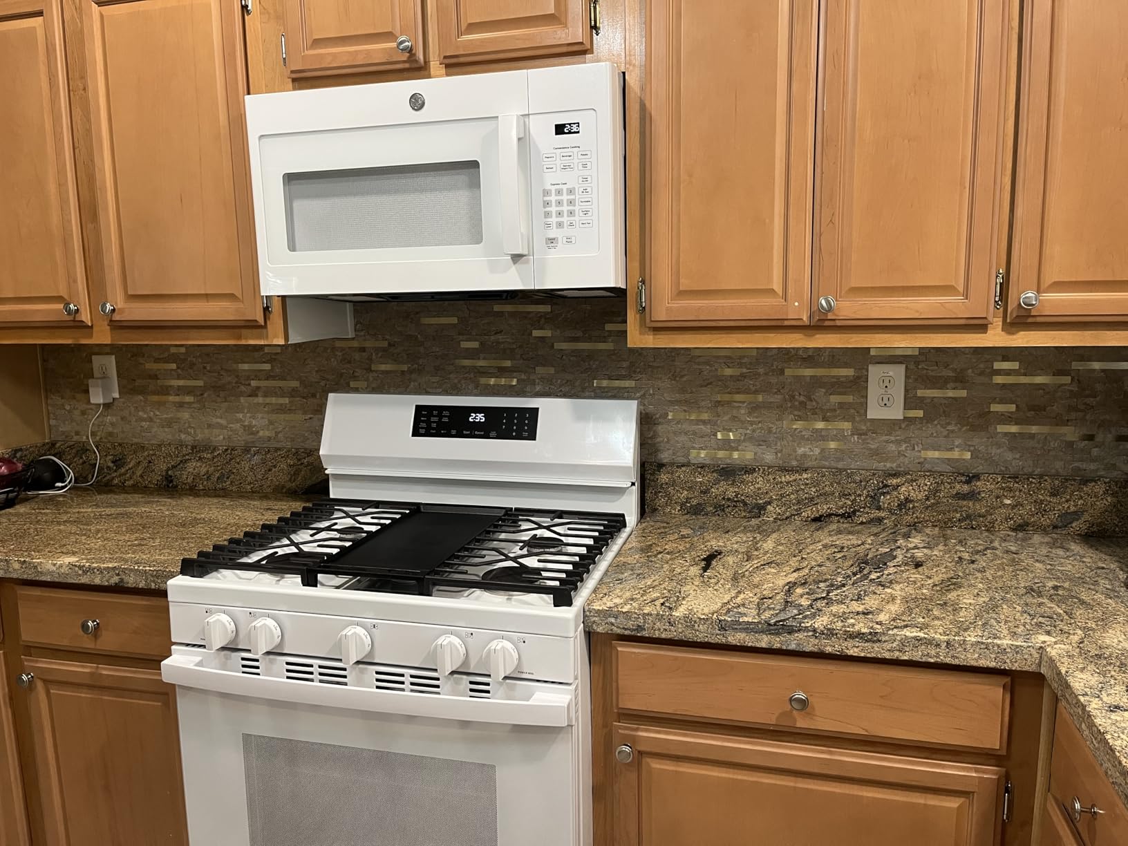 DICOFUN 20 Sheets White Marble Peel and Stick Backsplash Tile, Faux Stone PVC Mixed Metal Stick on Backsplash Kitchen Wall Tiles customer photo 2
