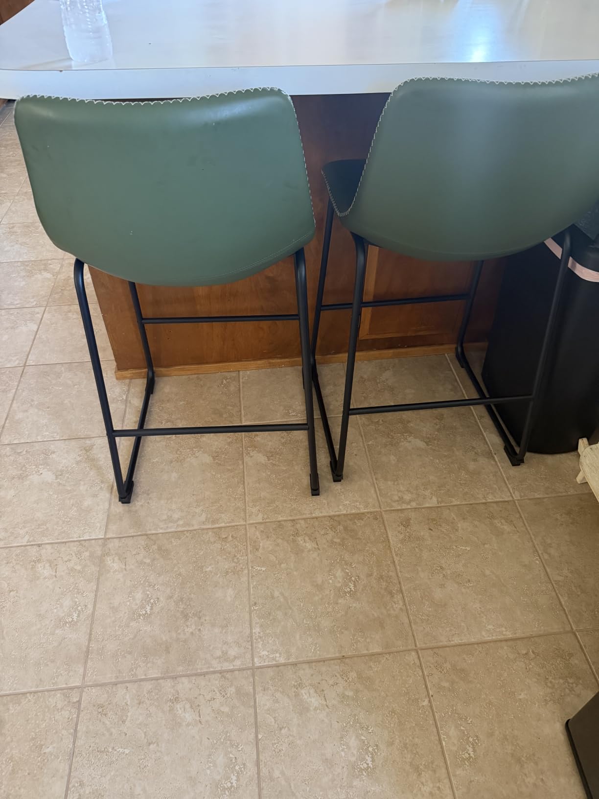 DUMOS Counter Height Bar Stools Set of 4, Faux Leather Metal Bar Chairs, 26 Inch, Brown customer photo 2