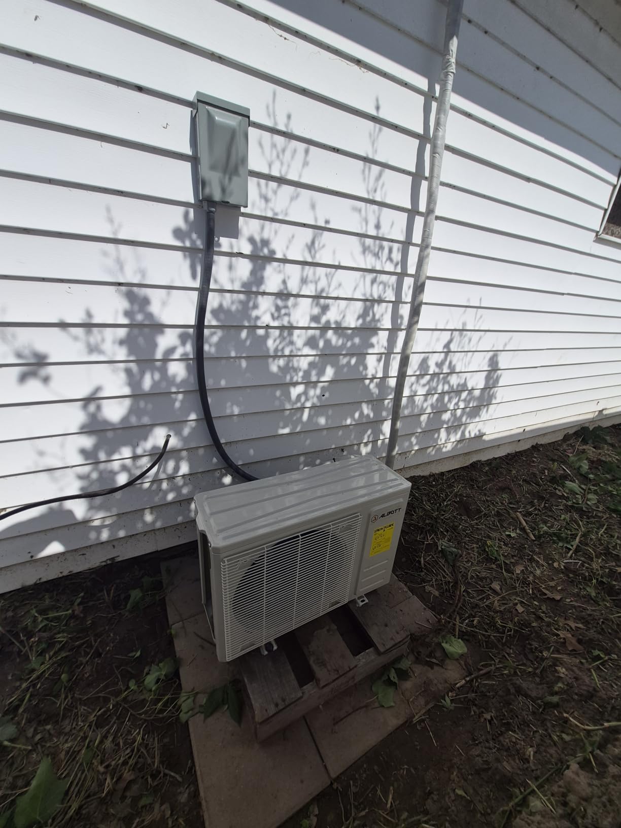 Albott 12,000 BTU Mini Split Air Conditioner and Heater SEER2 18, 115V | Inverter Energy-Efficient AC with Self-Cleaning, Remote and APP Control, Easy Installation, Cools up to 750 Sq.Ft. customer photo 1
