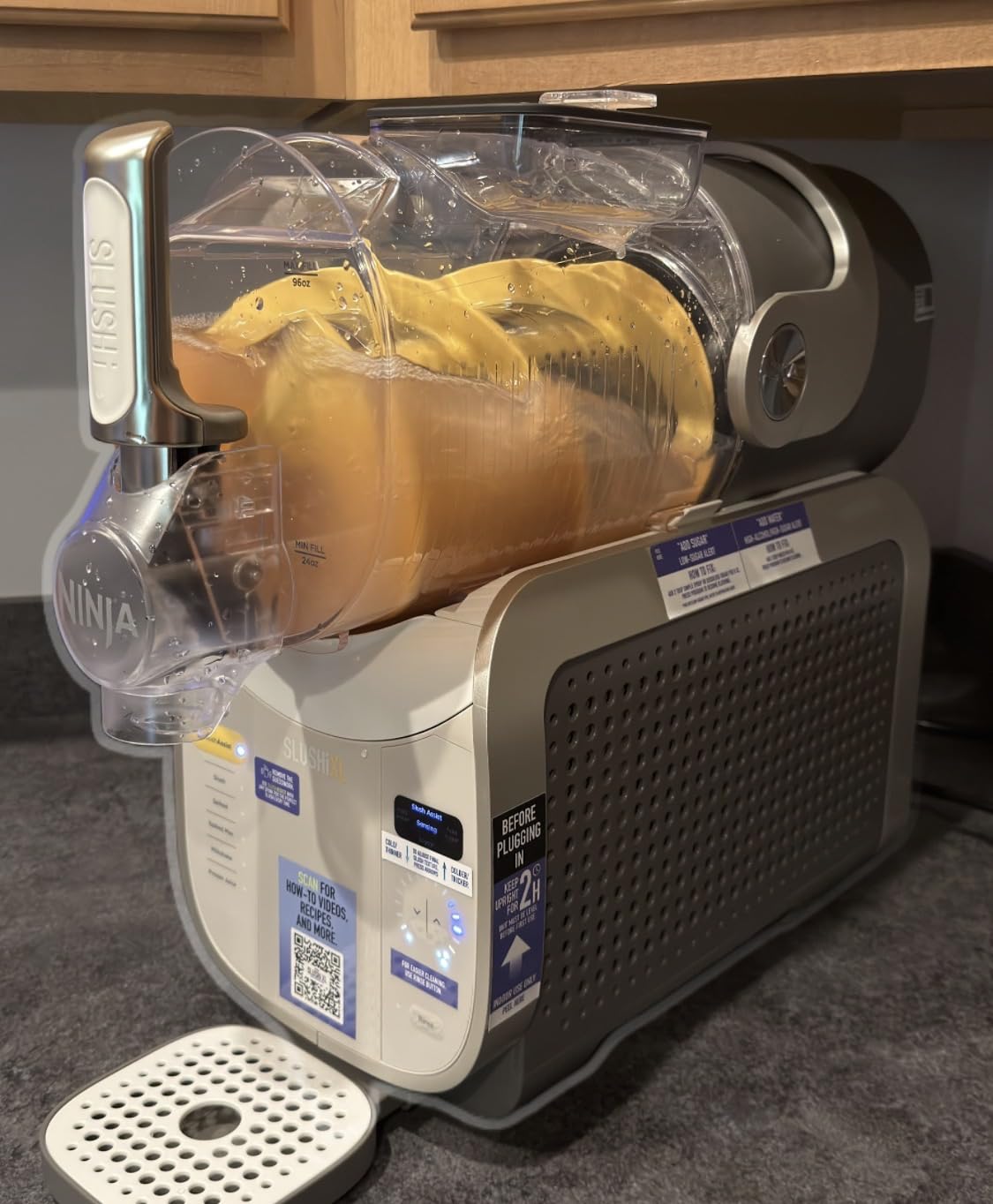 Ninja SLUSHi XL Smart Frozen Drink Maker and SLUSHi Machine, with SlushAssist Technology, 128 Oz Capacity, Sodas, Margaritas, Frappes, Milkshakes and More, Crema, FS601BR customer photo 1