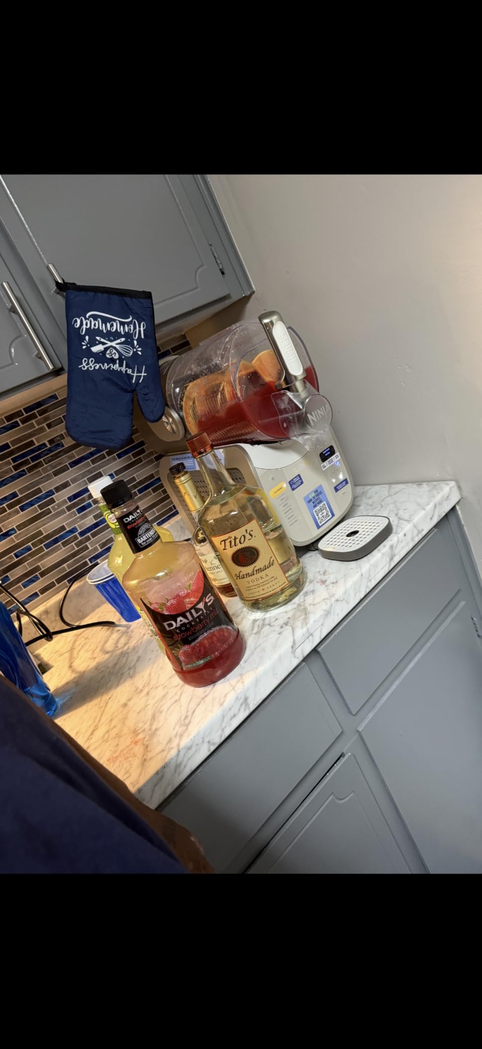 Ninja SLUSHi XL Smart Frozen Drink Maker and SLUSHi Machine, with SlushAssist Technology, 128 Oz Capacity, Sodas, Margaritas, Frappes, Milkshakes and More, Crema, FS601BR customer photo 2