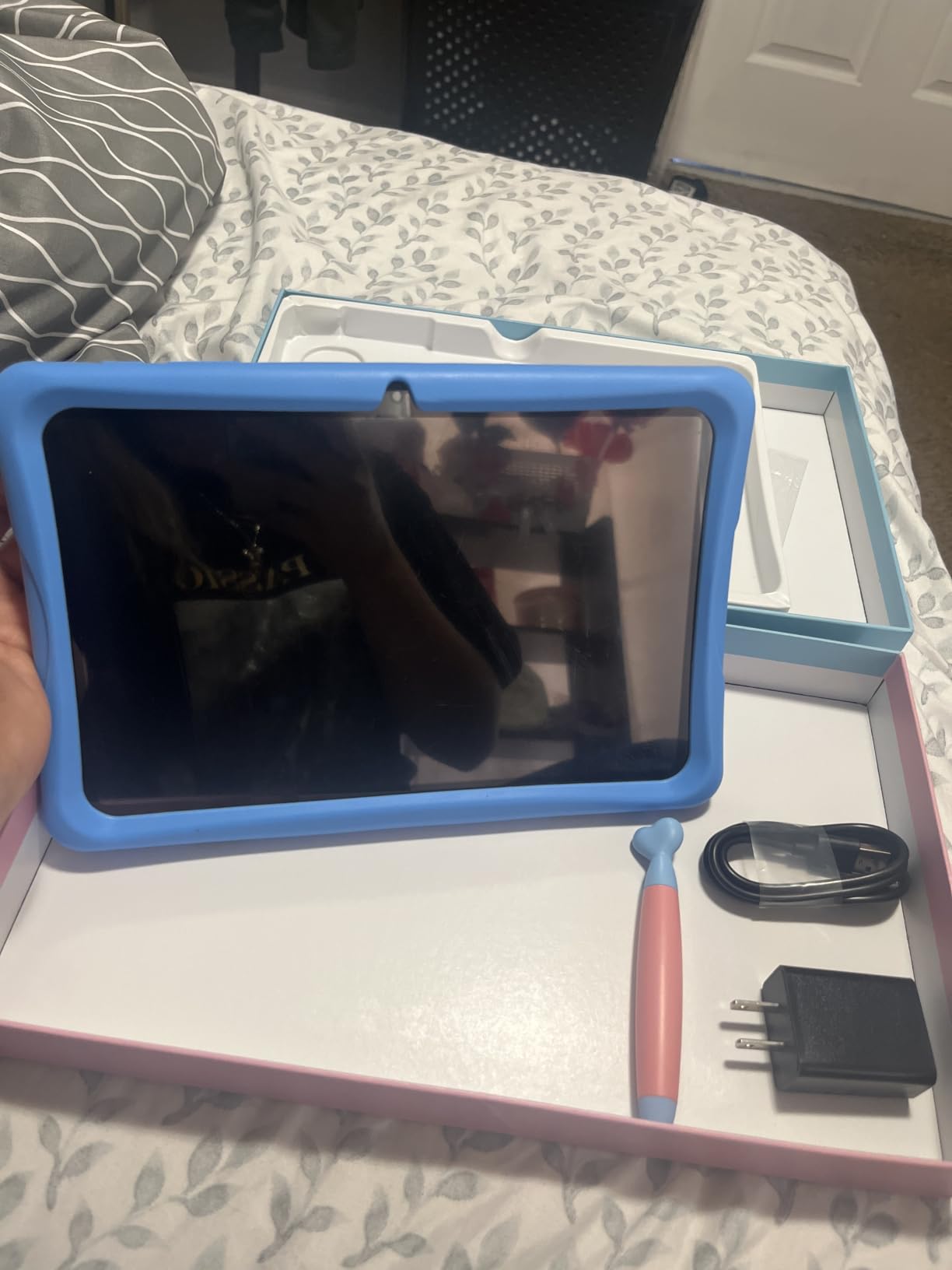 2026 Upgraded TABWEE Kids Tablet 10 Inch, Latest Android 16 Tablet for Kids Ages 6-12, 16GB RAM 64GB ROM (Expandable 2TB), HD Eye-Care Display, Parental Control, WiFi, Kid-Proof Case & Stylus Included customer photo 1